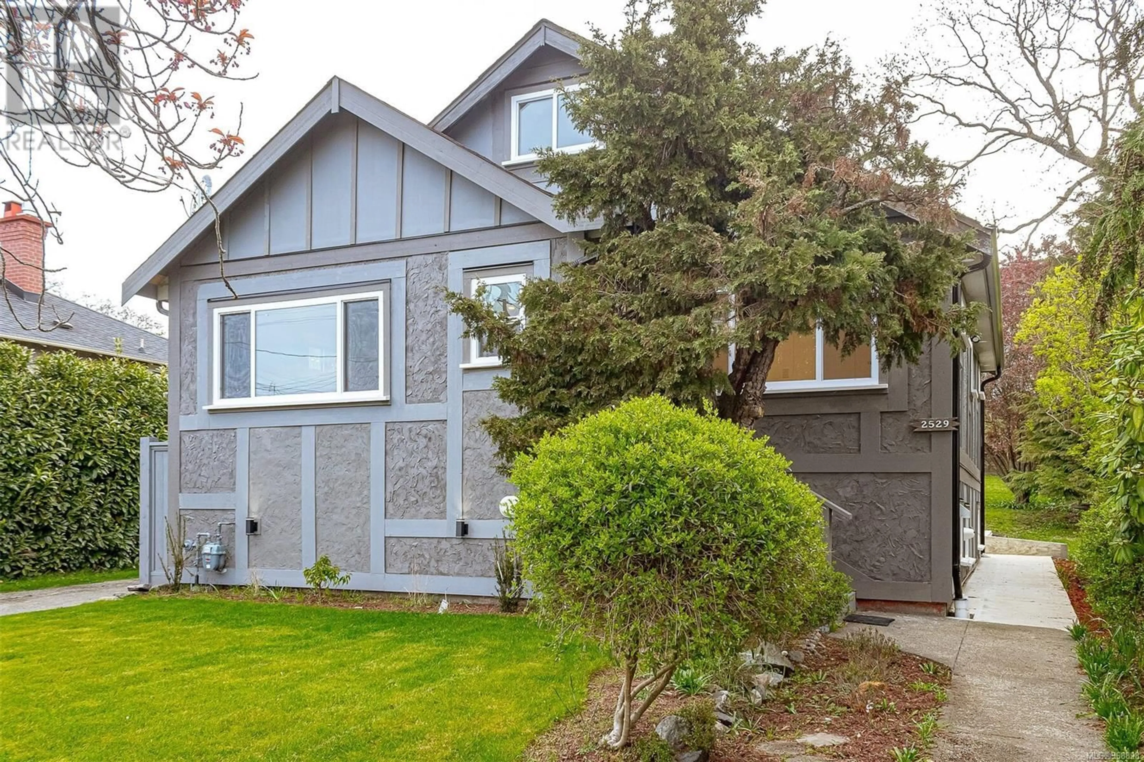 Frontside or backside of a home for 2529 Epworth St, Oak Bay British Columbia V8R5L3