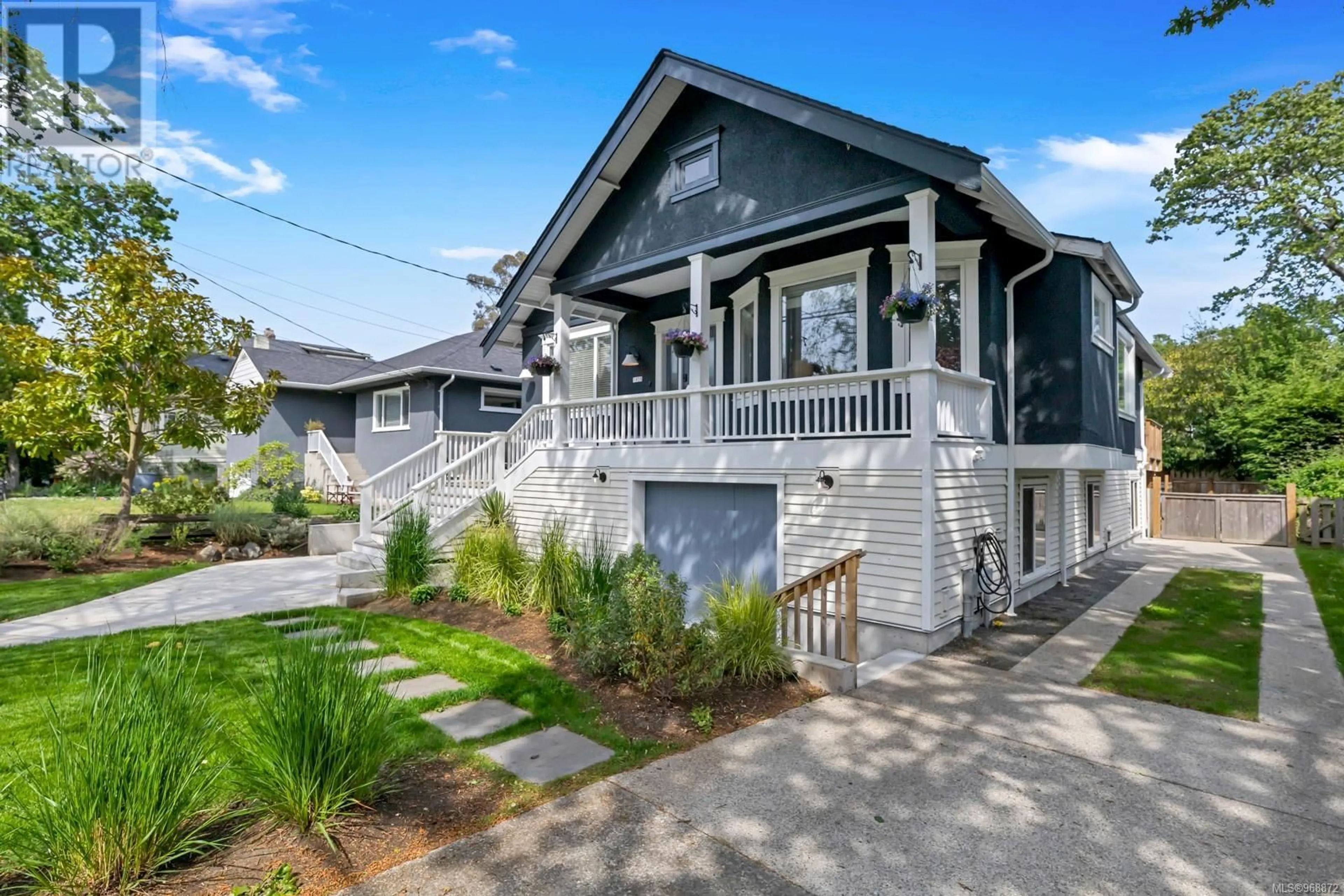 Frontside or backside of a home for 1035 Oliver St, Oak Bay British Columbia V8S4W8