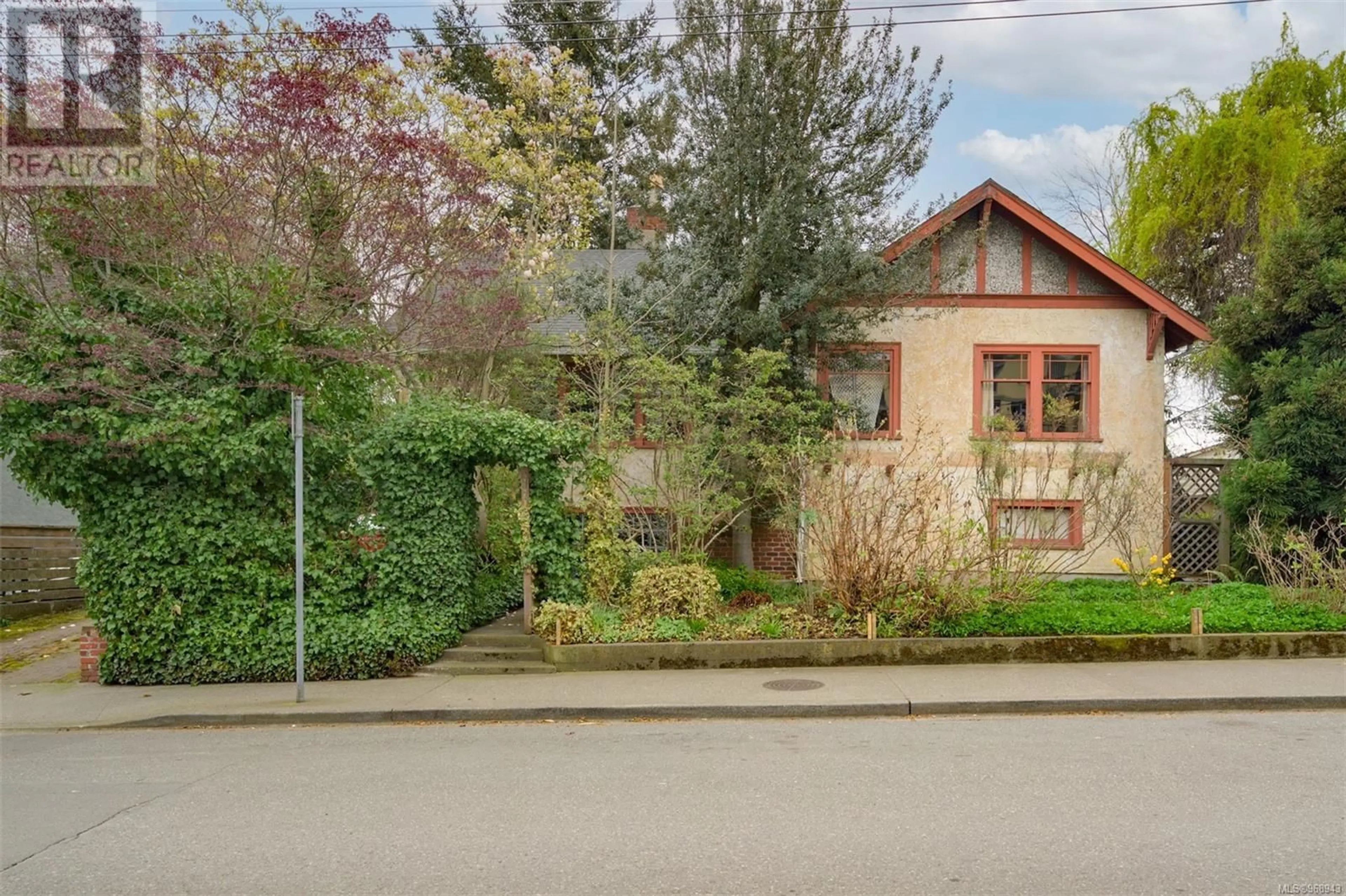 Frontside or backside of a home for 517 Toronto St, Victoria British Columbia V8V1P1