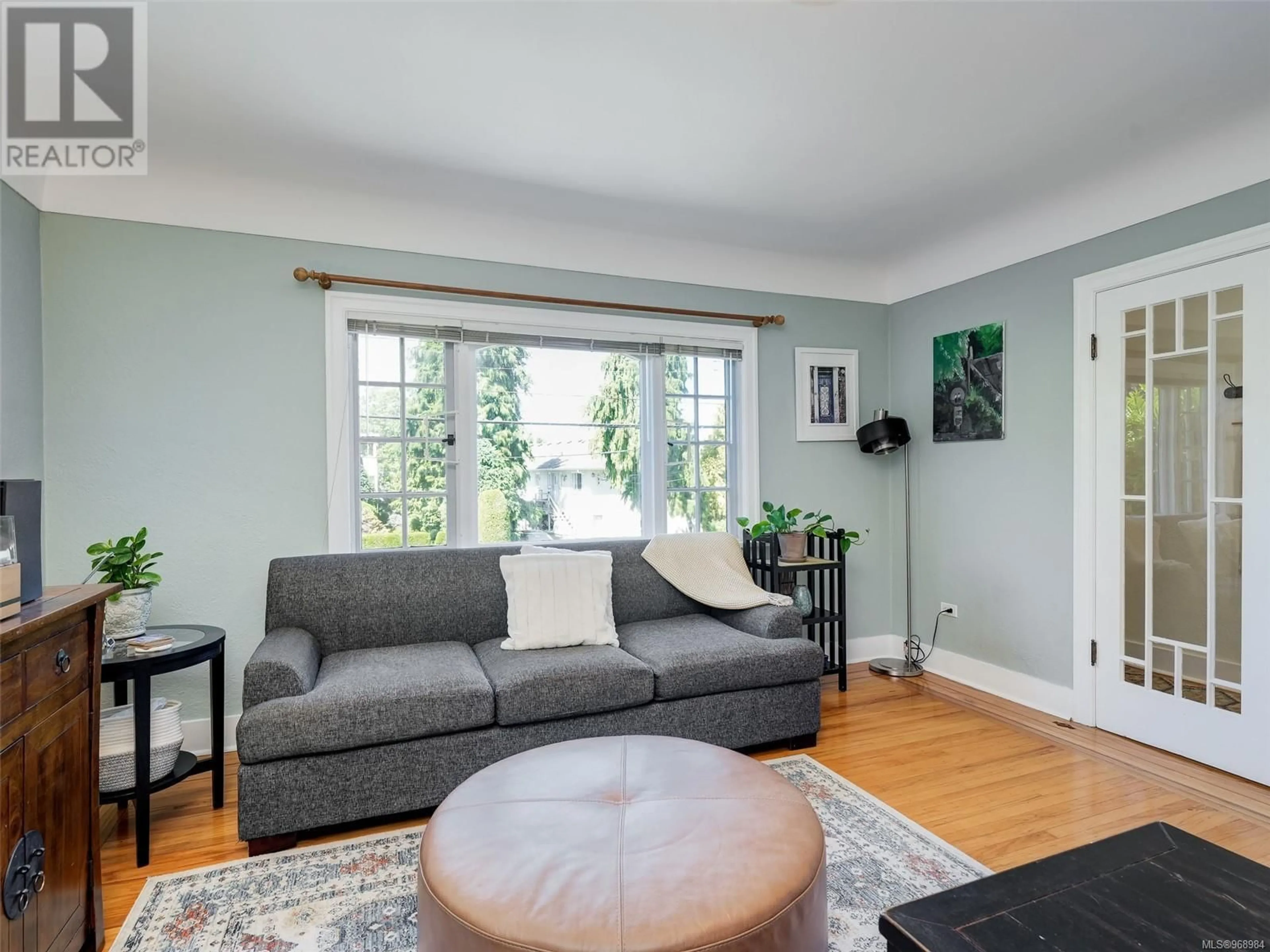 Living room for 1093 Moss St, Victoria British Columbia V8V4P4