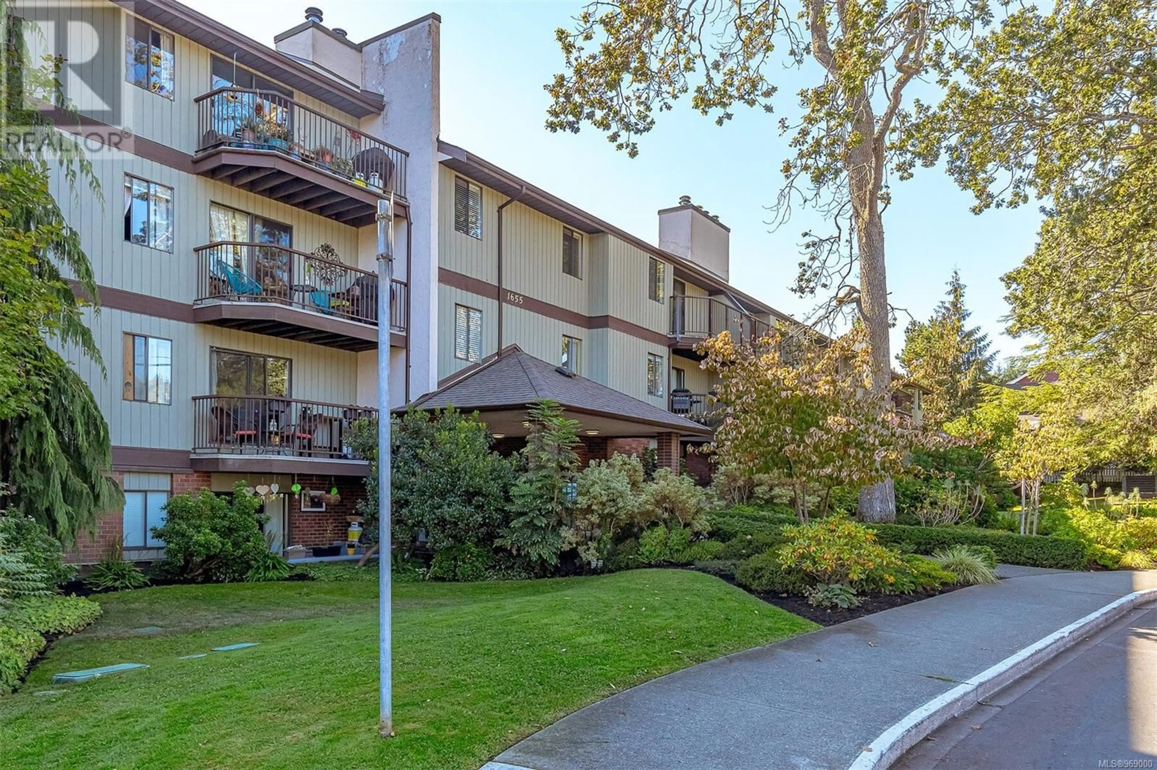 A pic from exterior of the house or condo for 212 1655 Begbie St, Victoria British Columbia V8R1L4