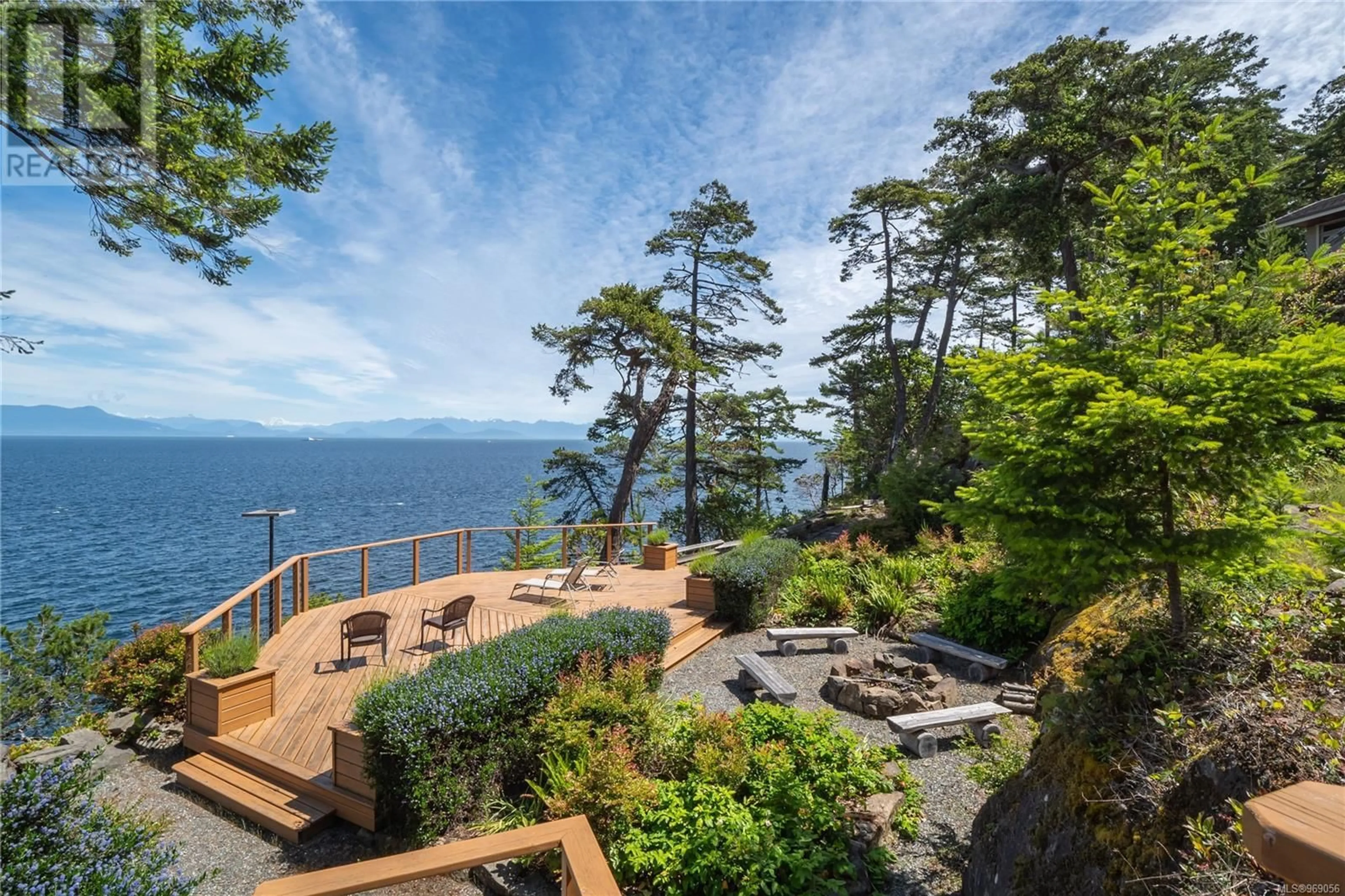 Patio, cottage for 2640 Kevan Dr, Gabriola Island British Columbia V0R1X7