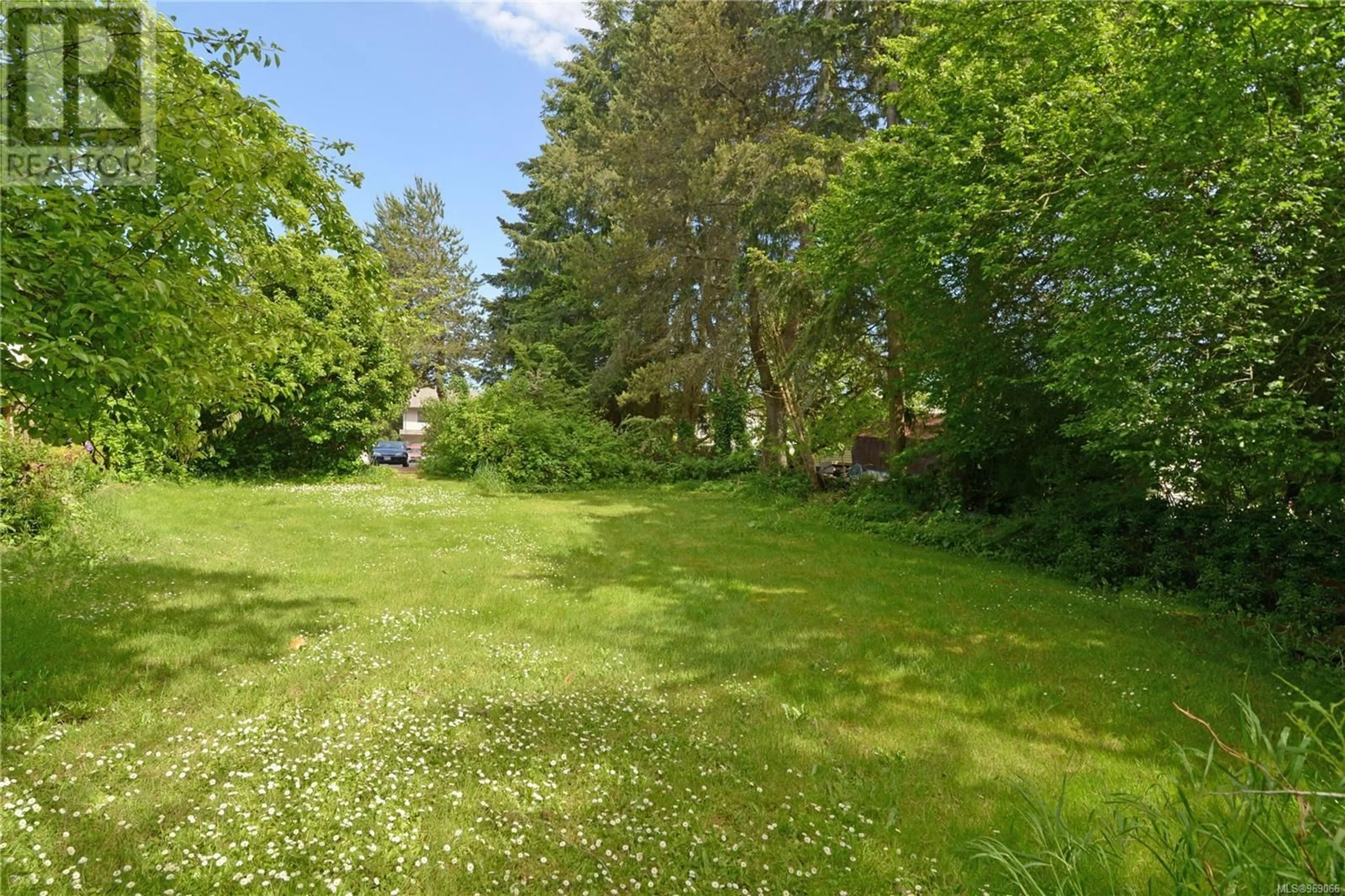 Fenced yard for 657 Hamilton Ave, Nanaimo British Columbia V9R4G5