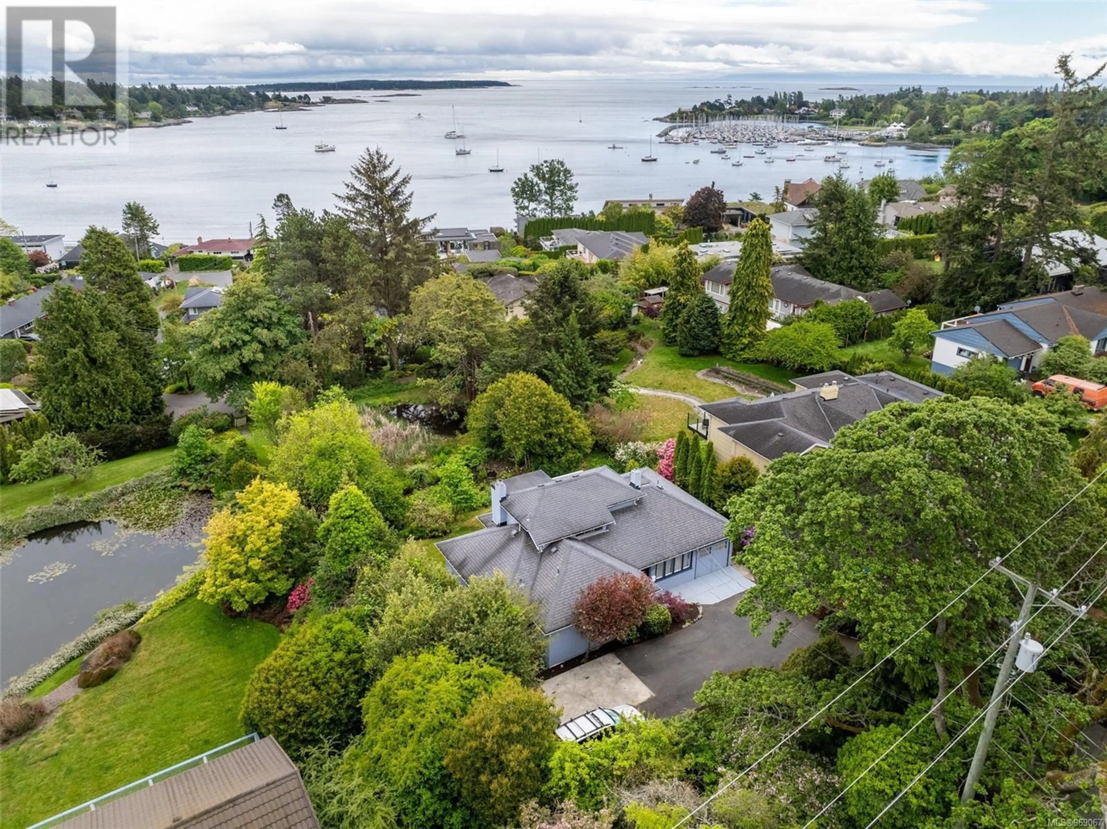 Lakeview for 3751 Cadboro Bay Rd, Saanich British Columbia V8P5E2