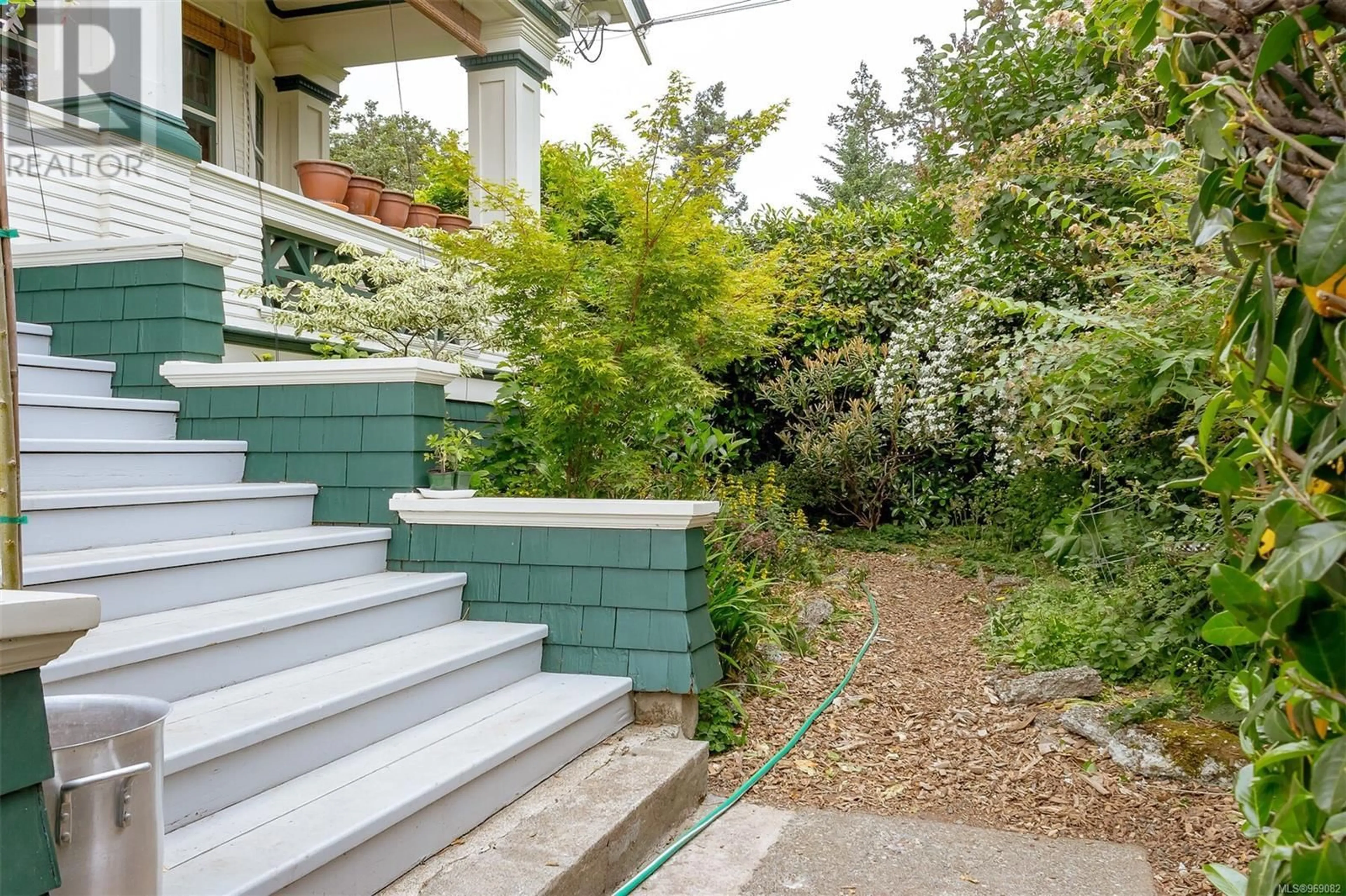 Stairs for 4055 Zinnia Rd, Saanich British Columbia V8Z4W2