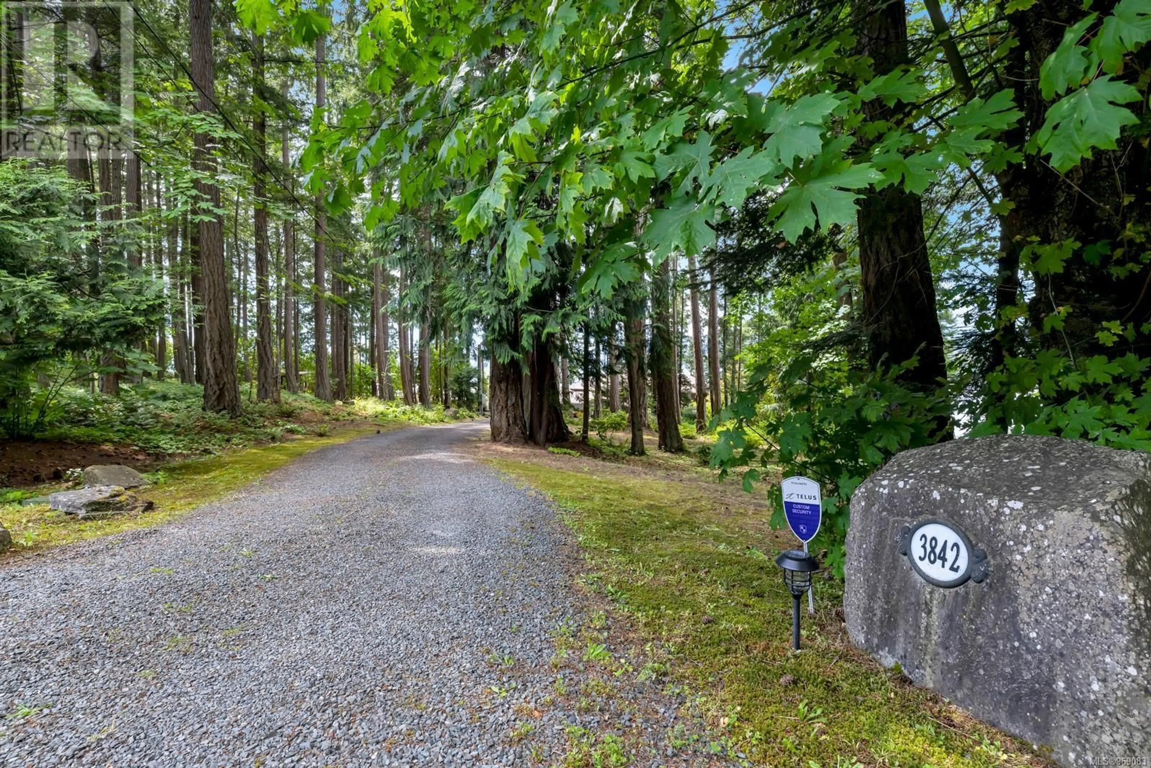 Patio, the street view for 3842 Fearn Way, Ladysmith British Columbia V9G1K7