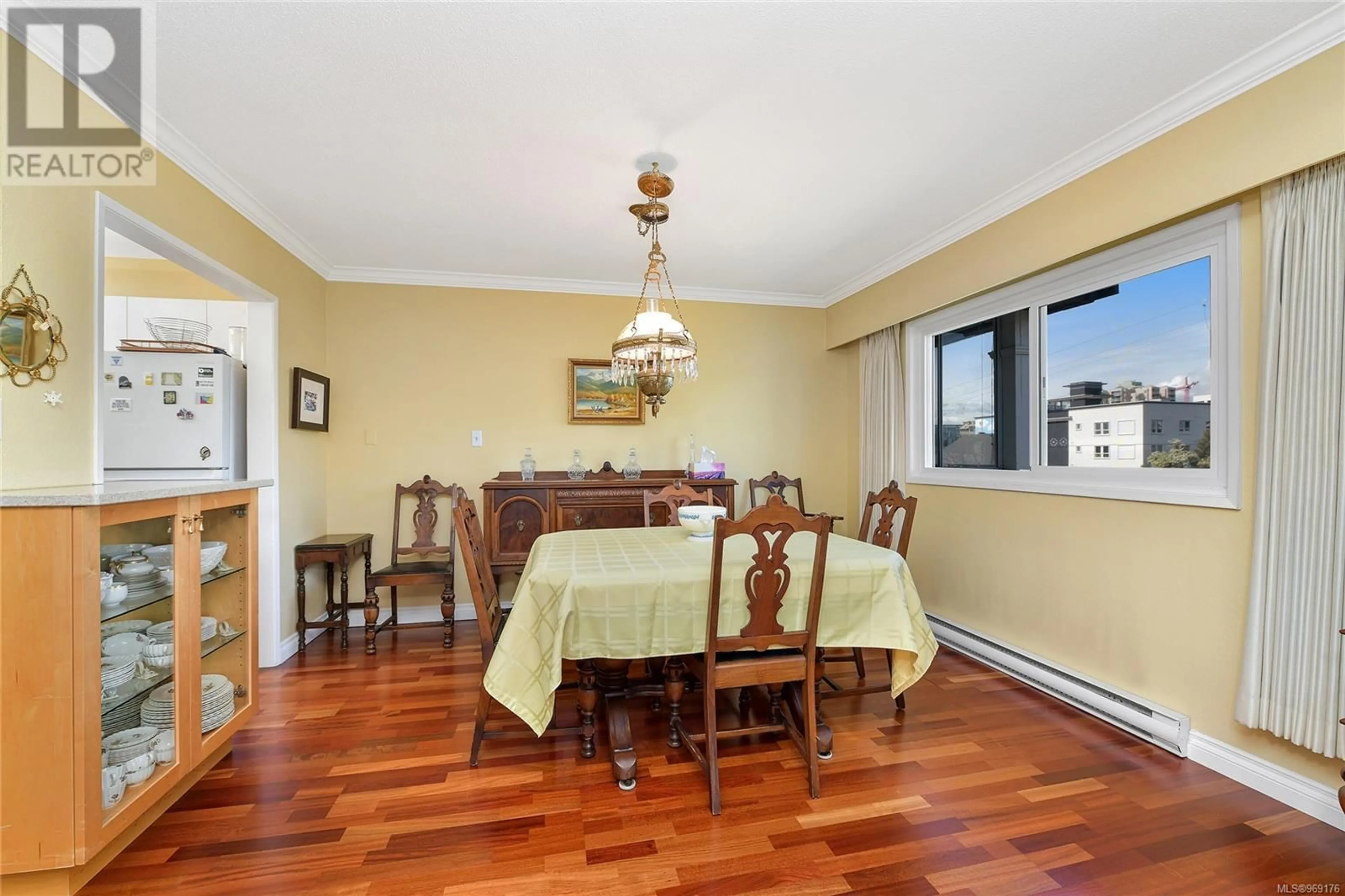 Dining room for 401 1115 Rockland Ave, Victoria British Columbia V8V3H8