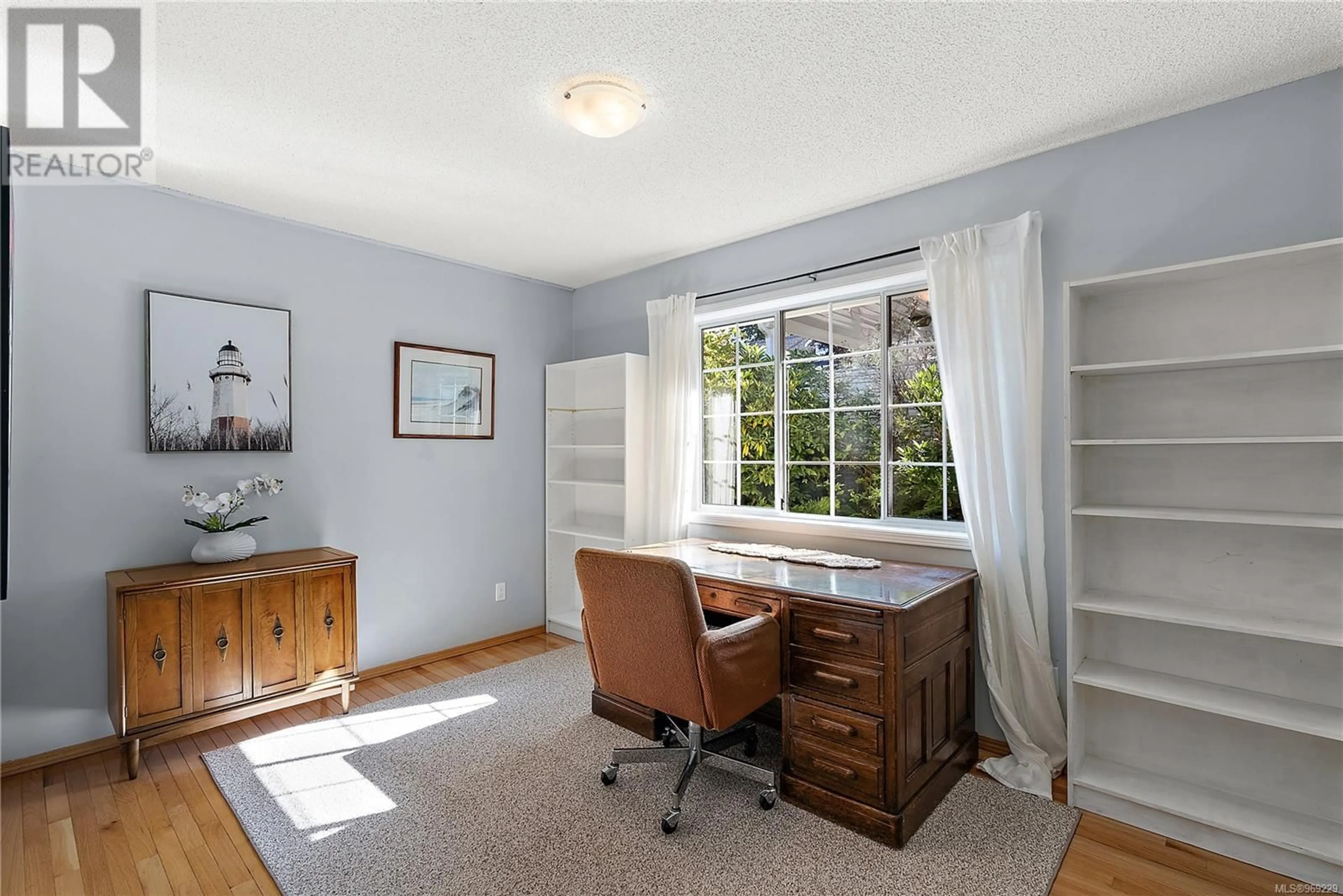A pic of a room for 3678 1507 Queensbury Ave, Saanich British Columbia V8P5M5