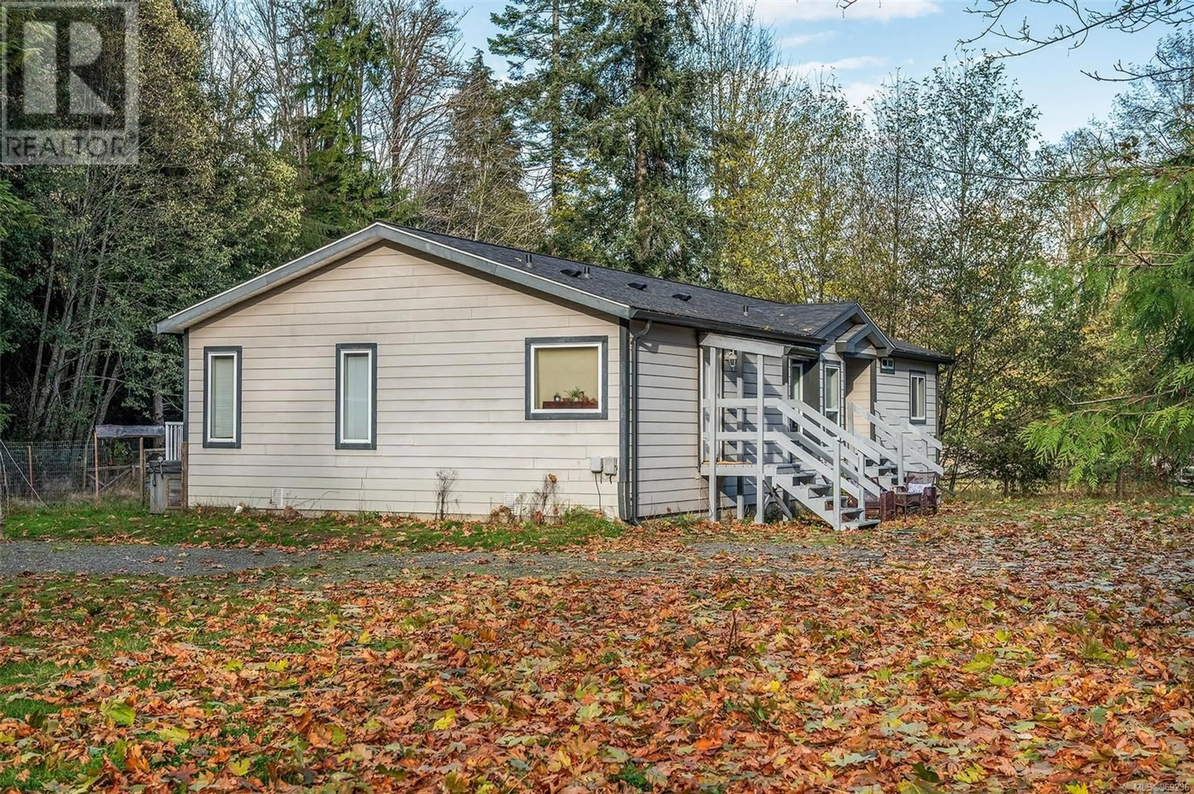 Cottage for 2496 GLENMORE Rd, Campbell River British Columbia V9H1C9