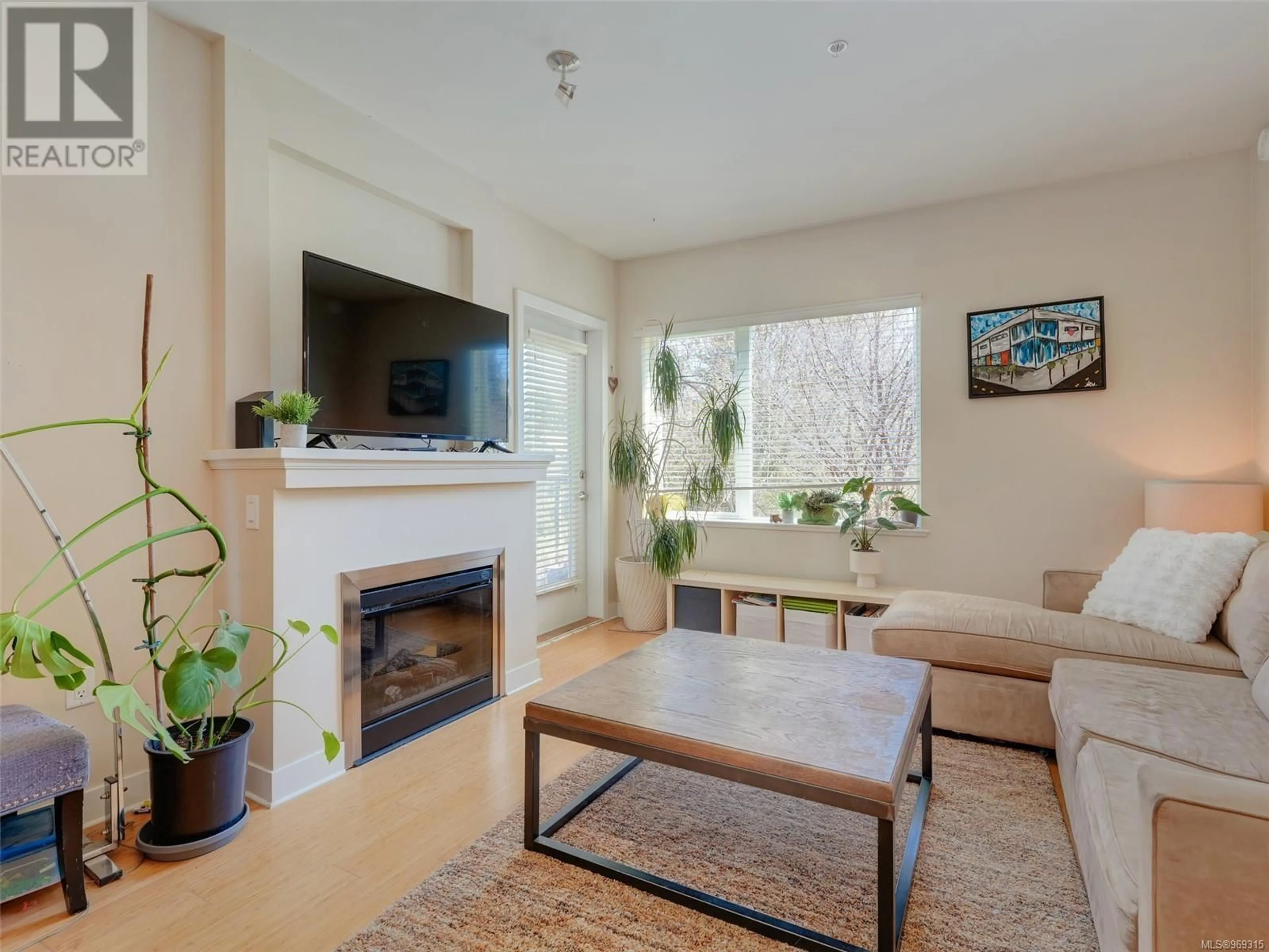 Living room for 202 4394 West Saanich Rd, Saanich British Columbia V8Z0B5