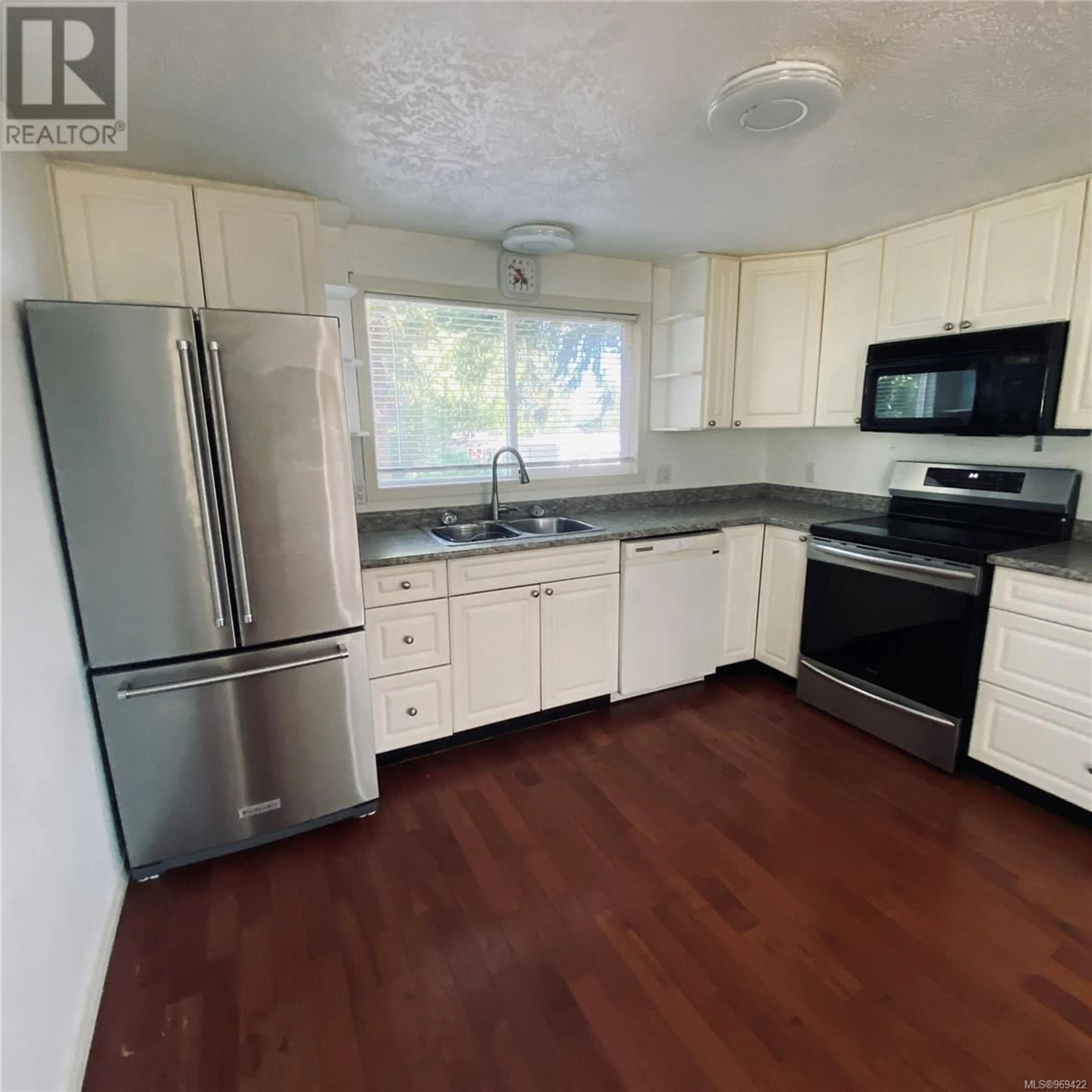 Standard kitchen, wood floors, cottage for 6 8177 West Coast Rd, Sooke British Columbia V9Z1E2