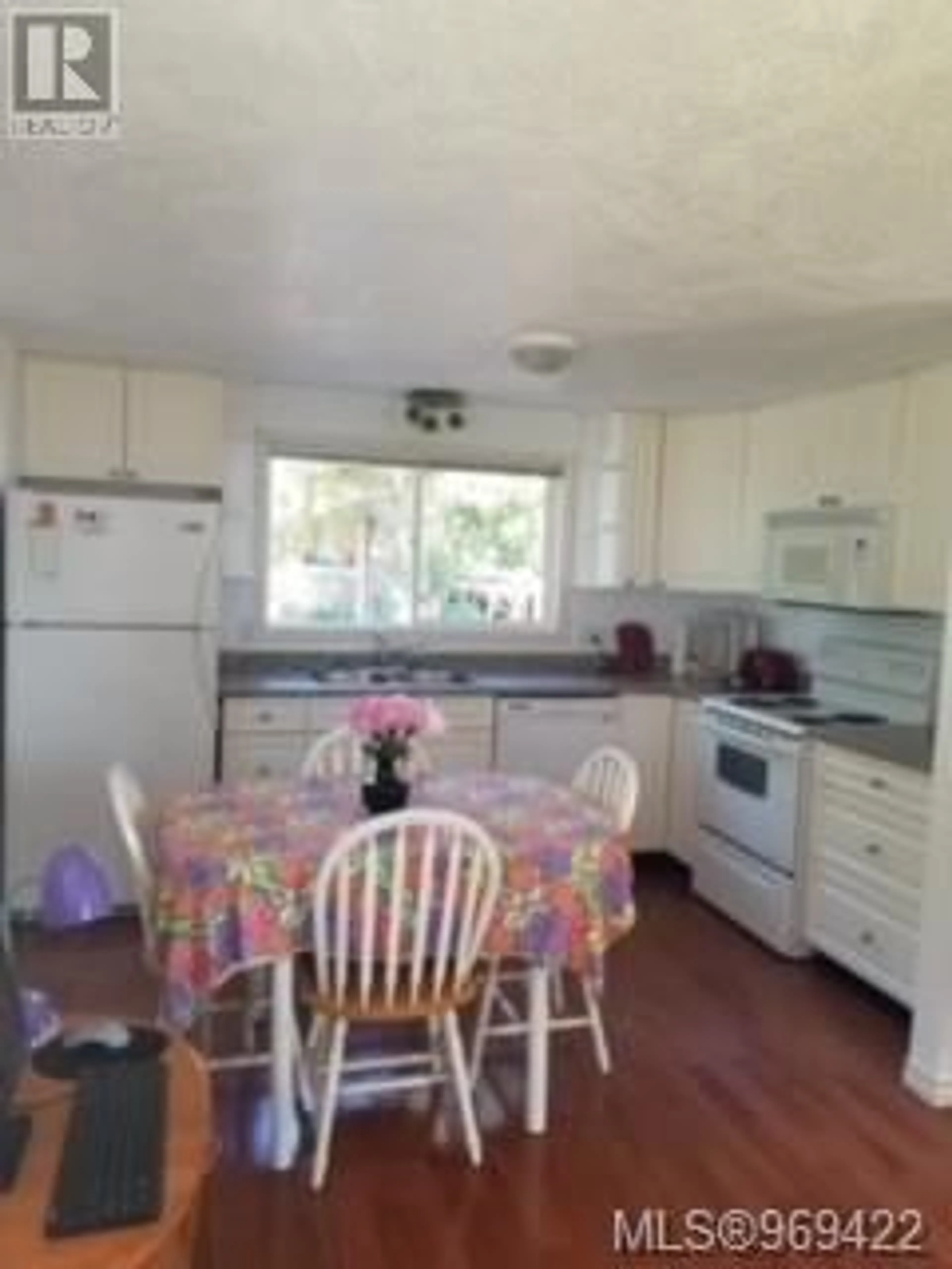 Standard kitchen, cottage for 6 8177 West Coast Rd, Sooke British Columbia V9Z1E2