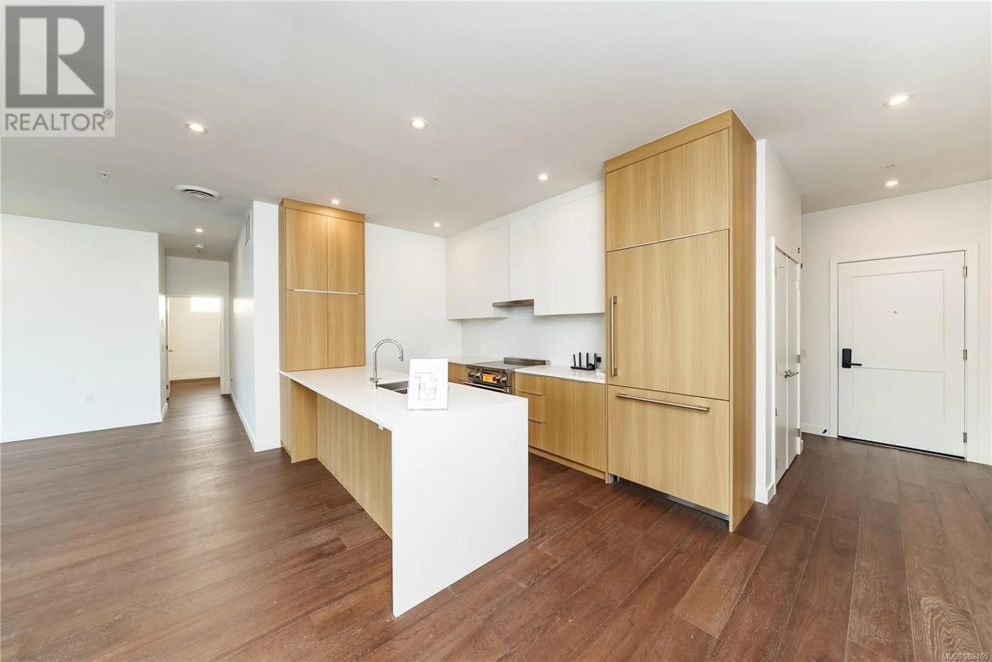 Open concept kitchen, wood/laminate floor for 306 - 9570 FIFTH STREET, Sidney British Columbia V8L2W5
