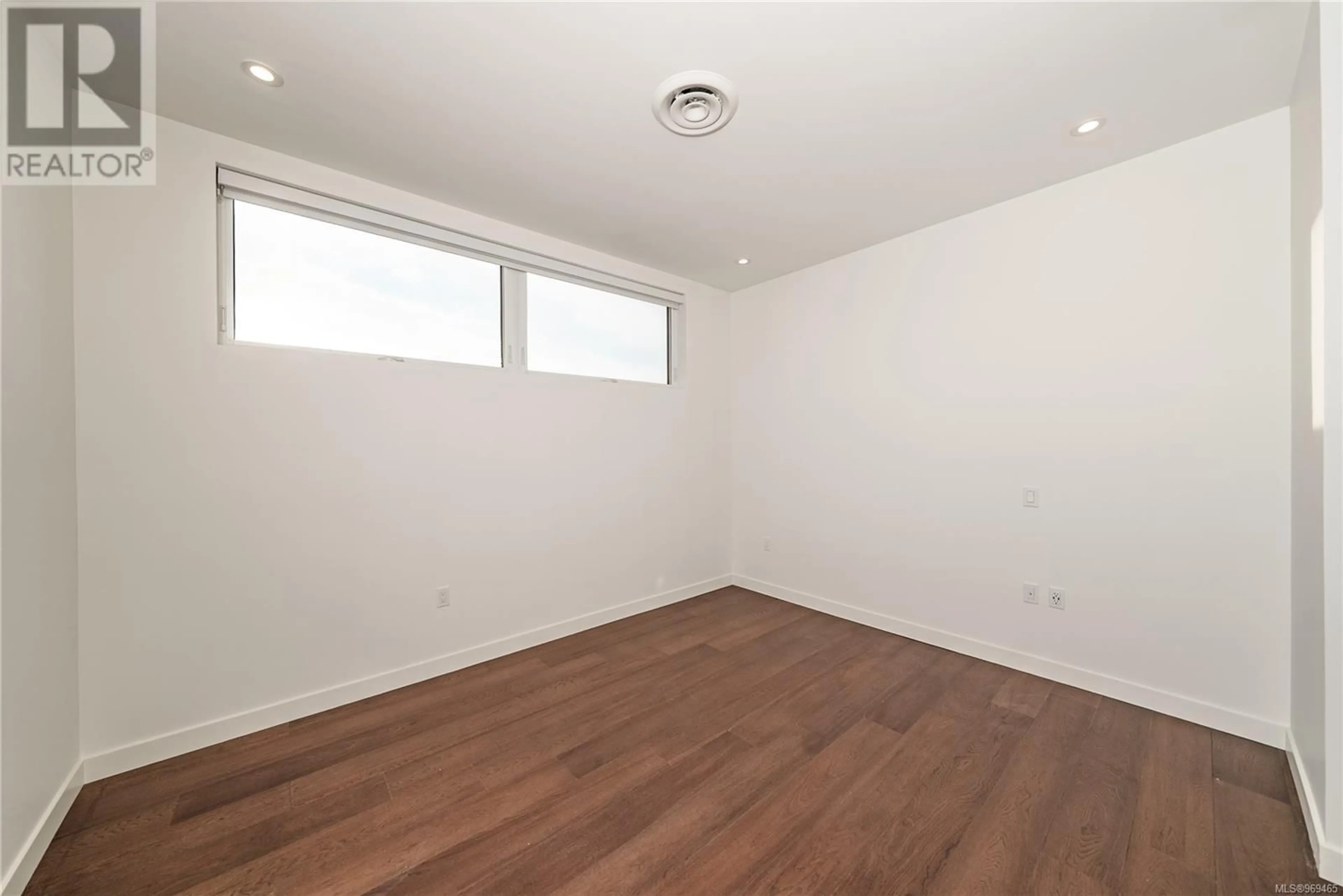 A pic of a room for 306 - 9570 FIFTH STREET, Sidney British Columbia V8L2W5