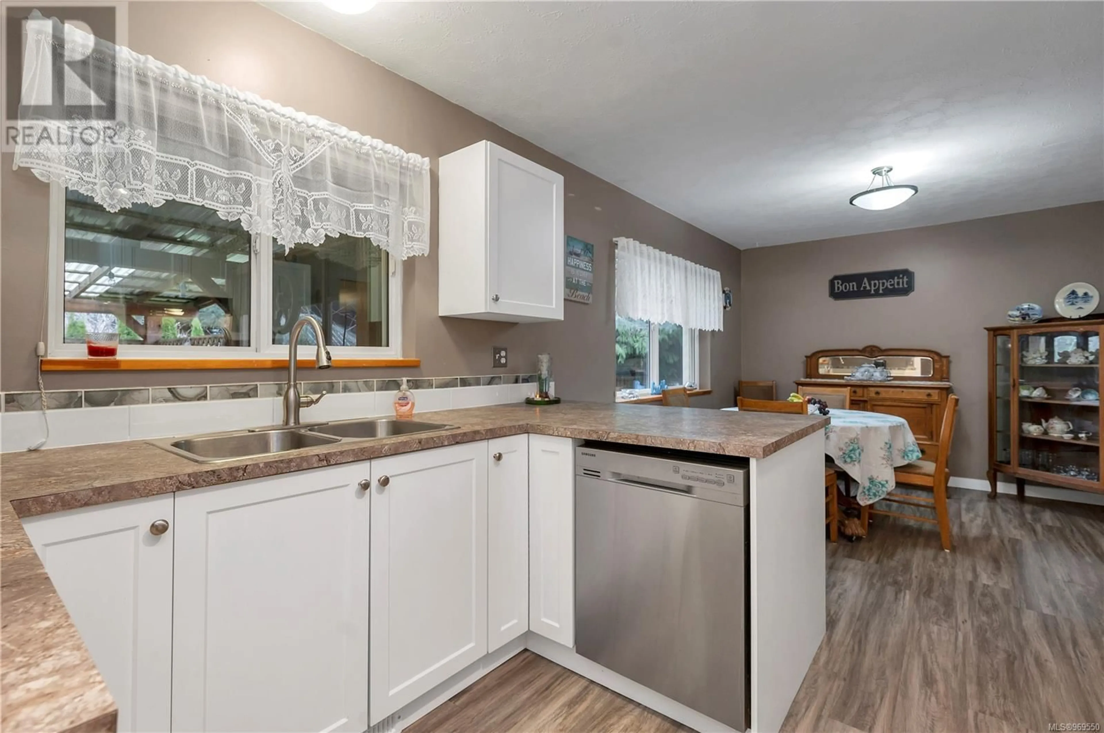 Standard kitchen for 4199 Enquist Rd, Campbell River British Columbia V9H1A6