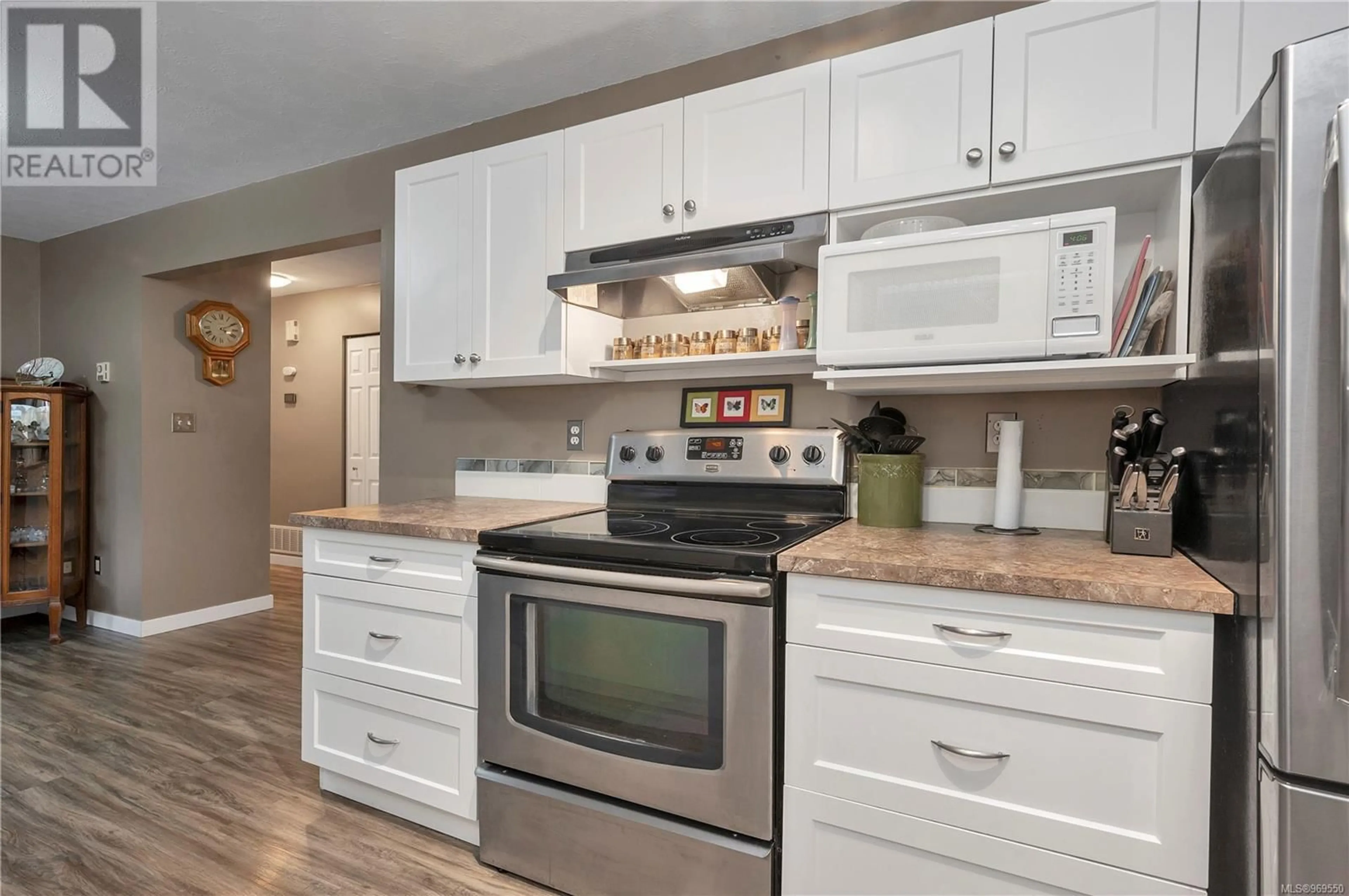 Standard kitchen for 4199 Enquist Rd, Campbell River British Columbia V9H1A6