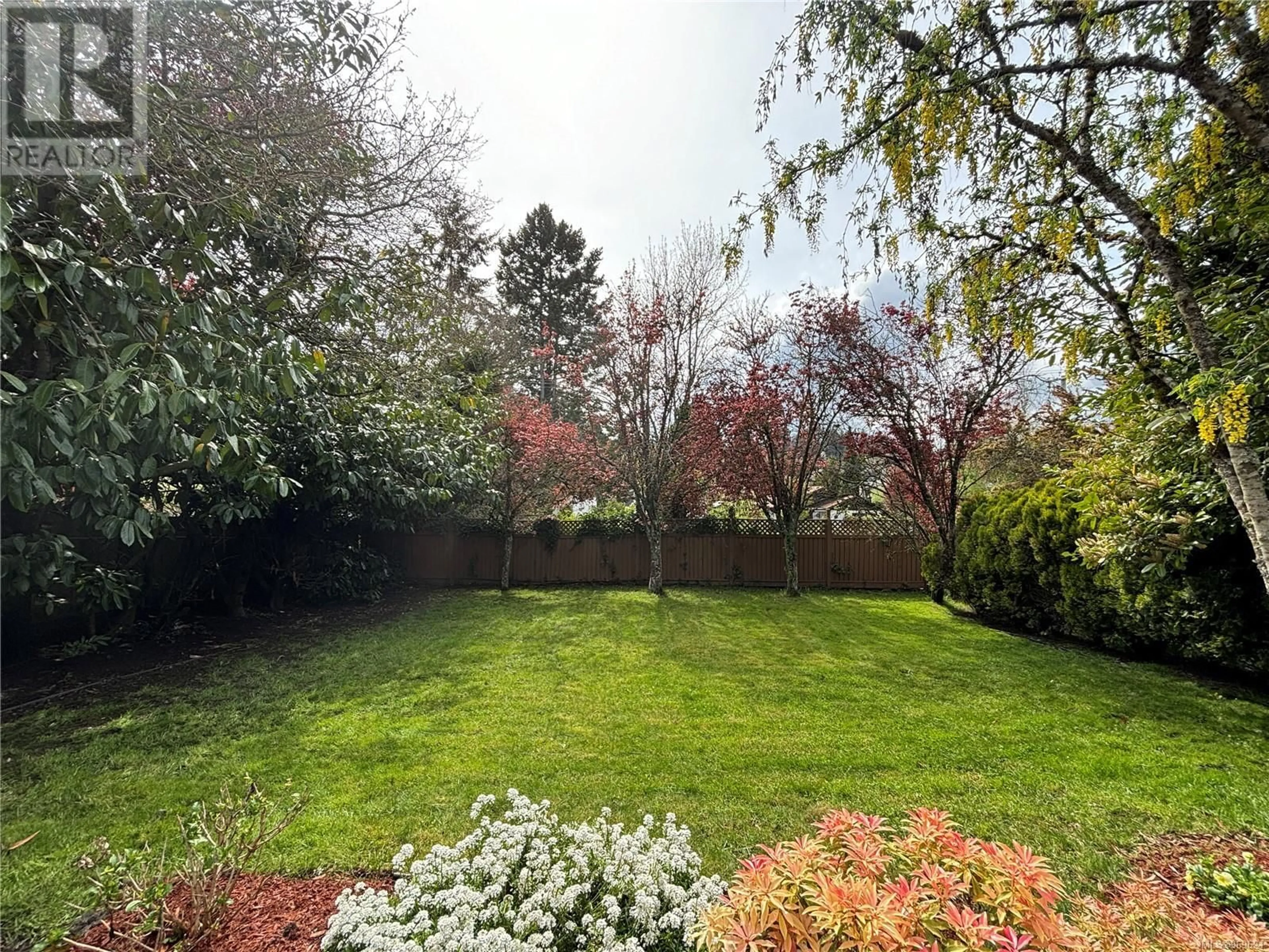 Fenced yard for 4076 Grange Rd, Saanich British Columbia V8Z4V5