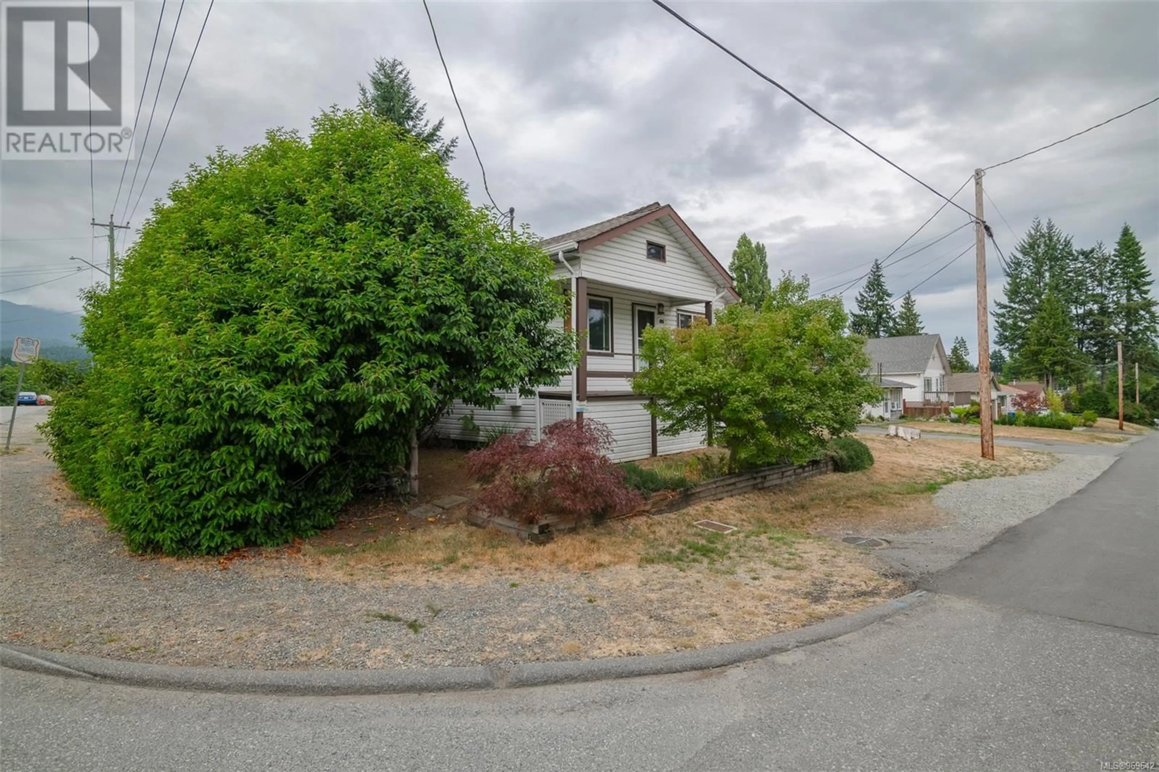 Frontside or backside of a home for 695 Park Ave, Nanaimo British Columbia V9R4H5