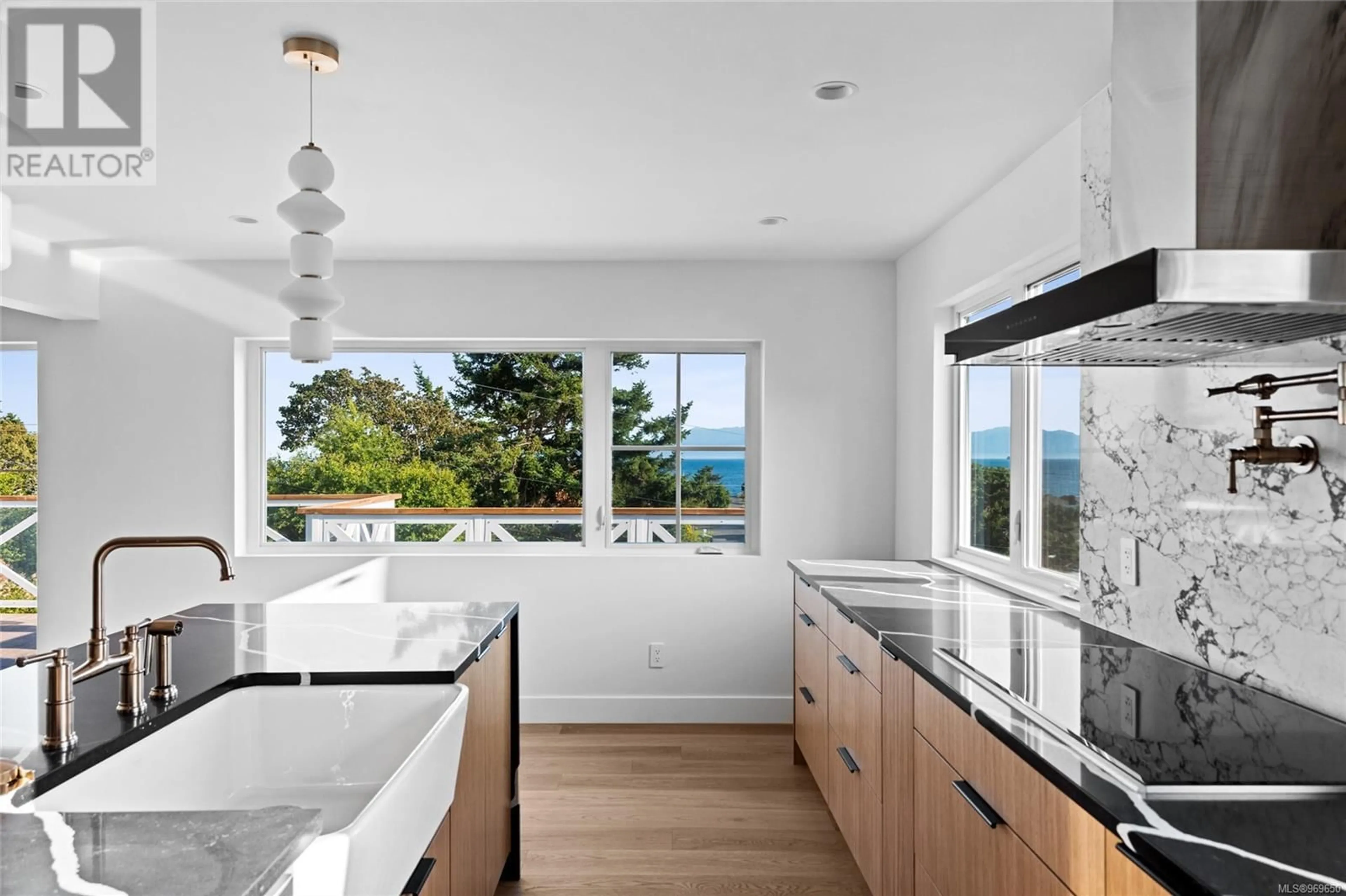 Contemporary kitchen for 16 King George Terr, Oak Bay British Columbia V8S2J7