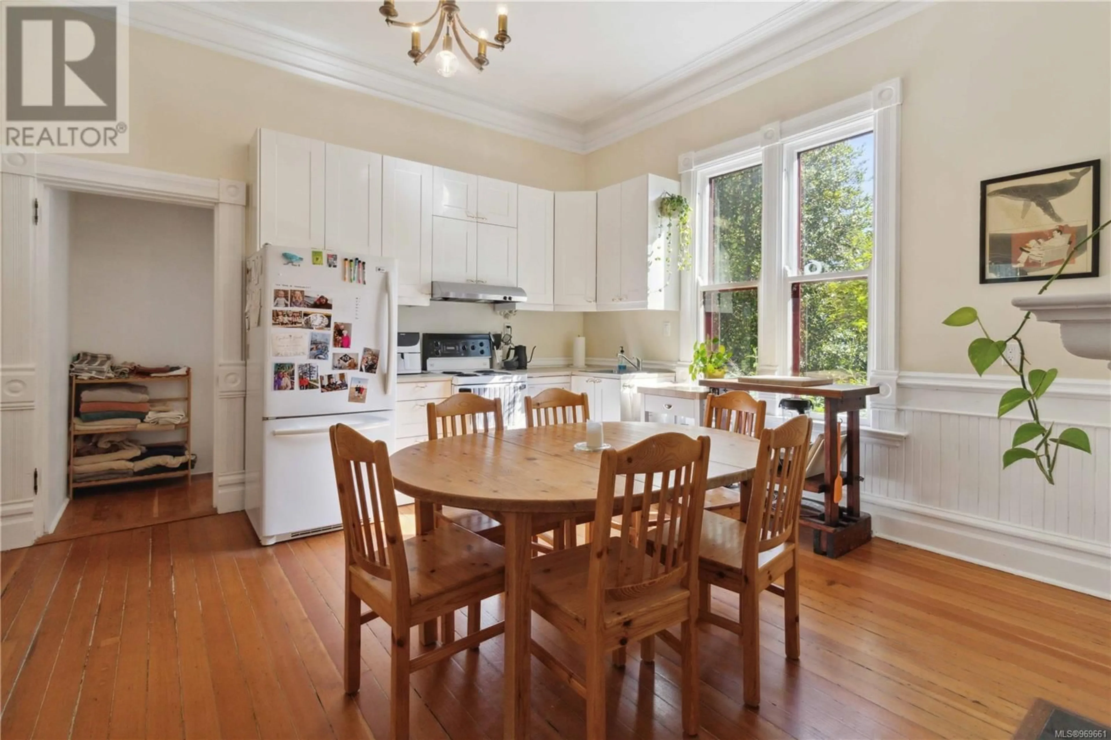 Dining room for 149 Rendall St, Victoria British Columbia V8V2E3