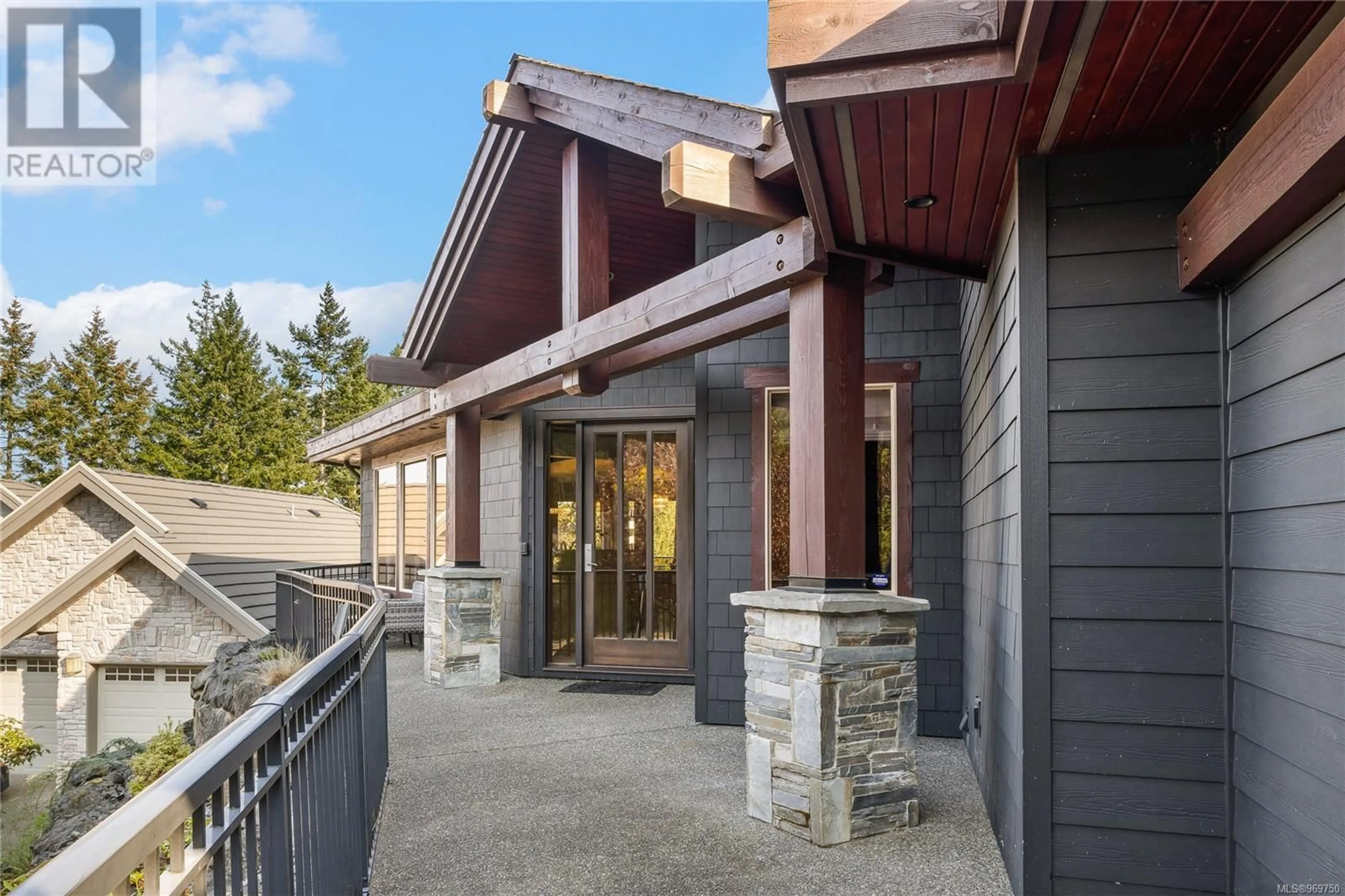 Indoor foyer for 3759 Oak Crest Pl, Nanaimo British Columbia V9T6H3