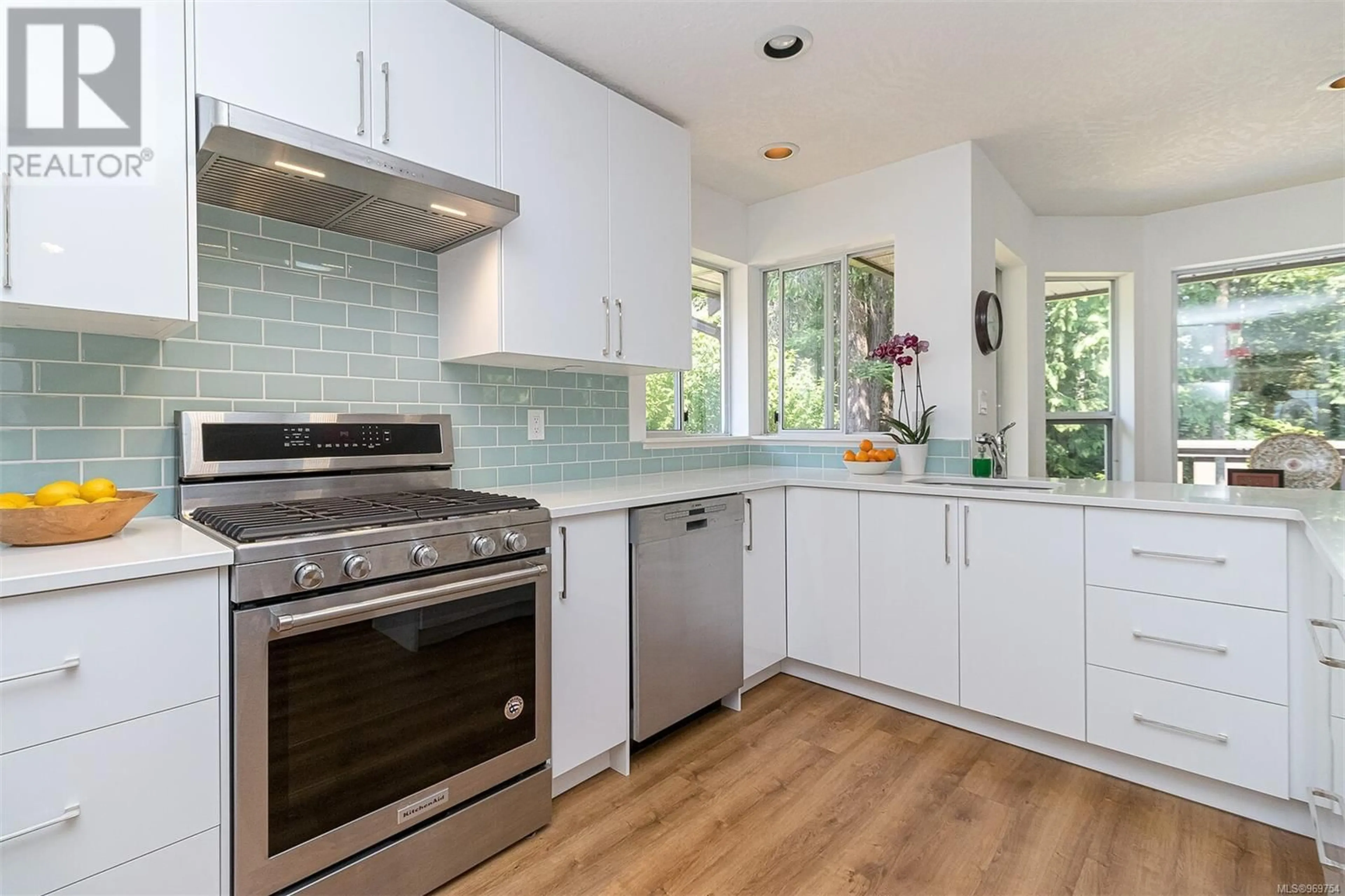 Open concept kitchen for 3527 Arbutus Dr S, Cobble Hill British Columbia V8H0K8