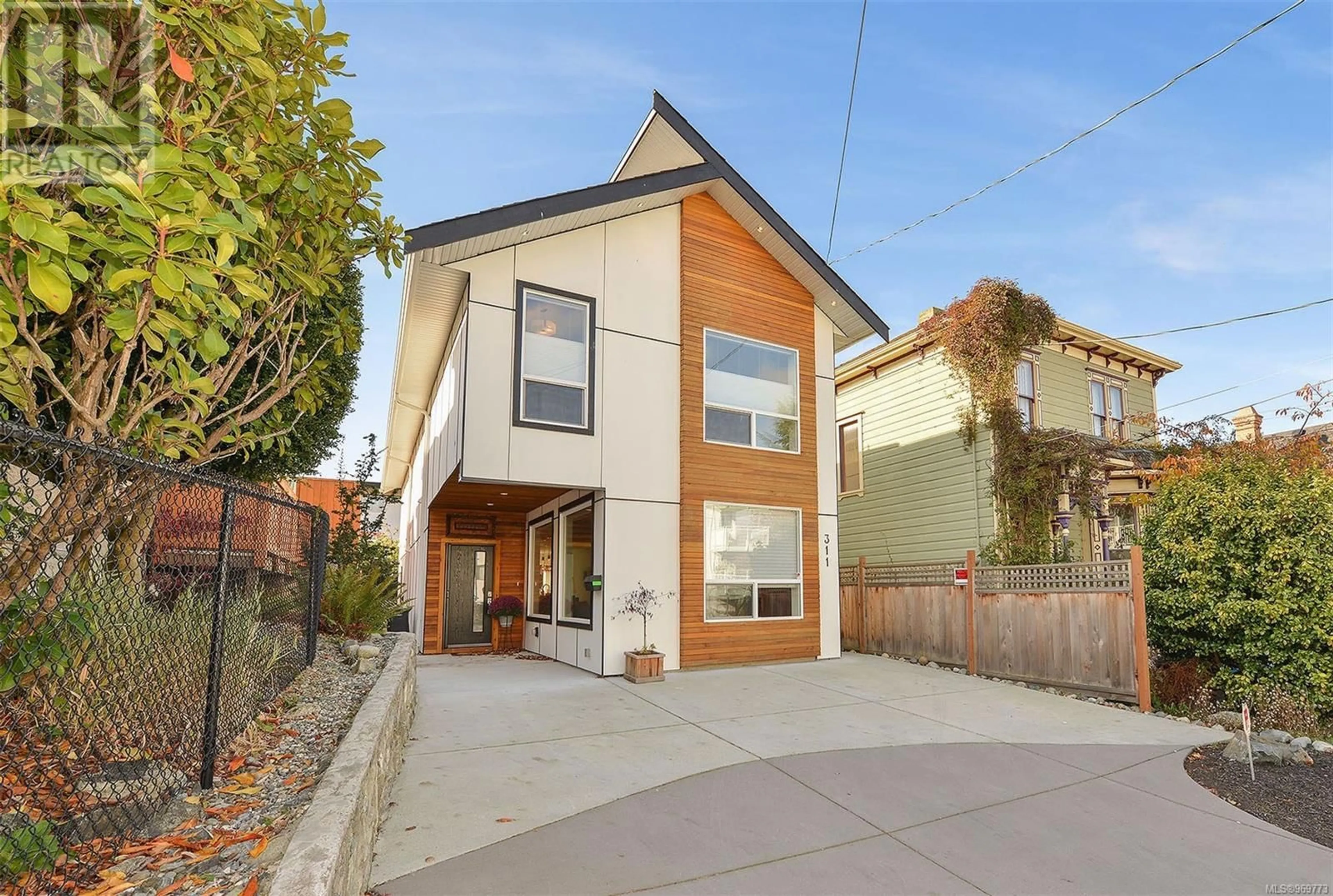 Frontside or backside of a home for 311 Simcoe St, Victoria British Columbia V8V1K9