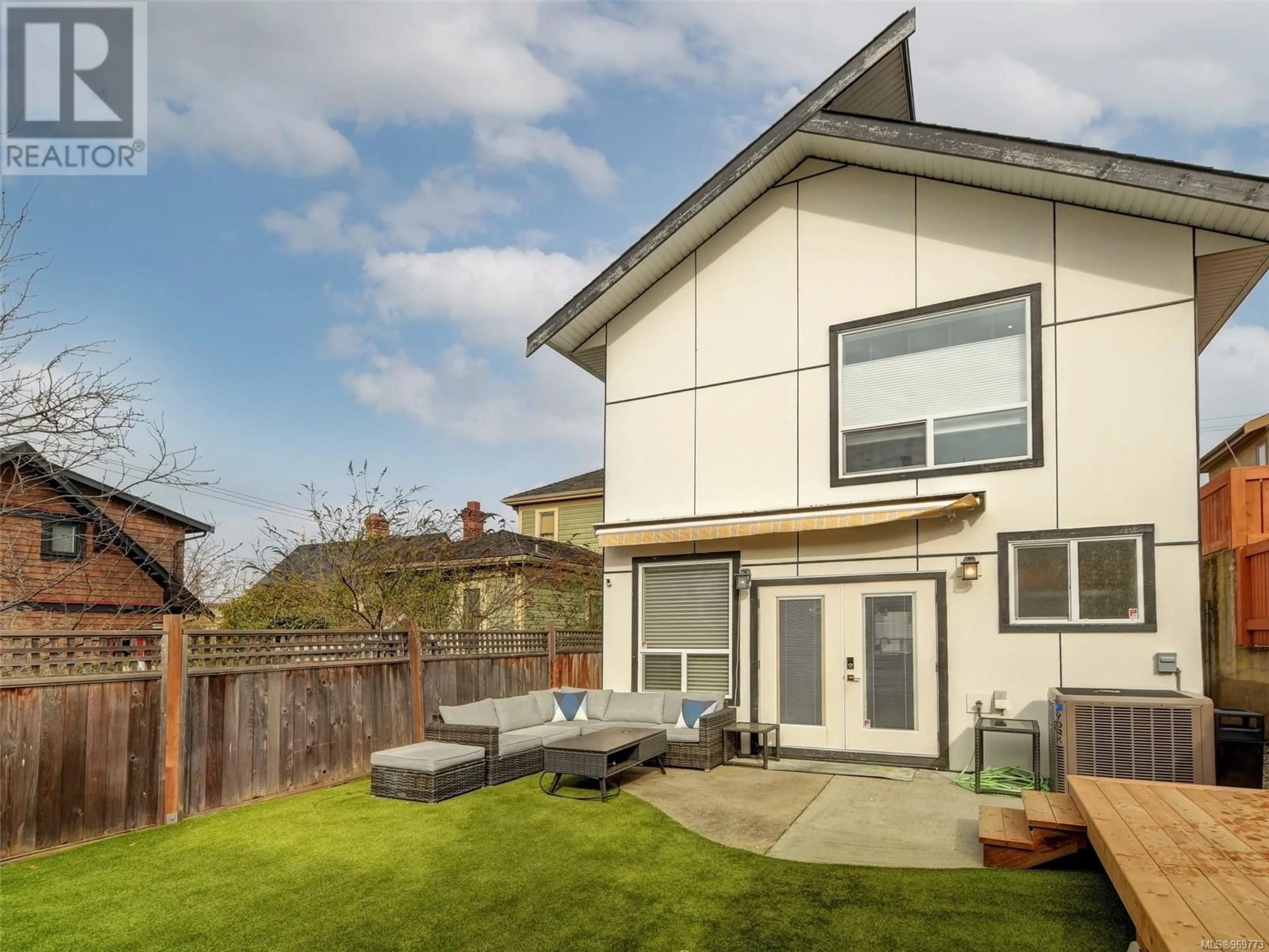 Frontside or backside of a home for 311 Simcoe St, Victoria British Columbia V8V1K9