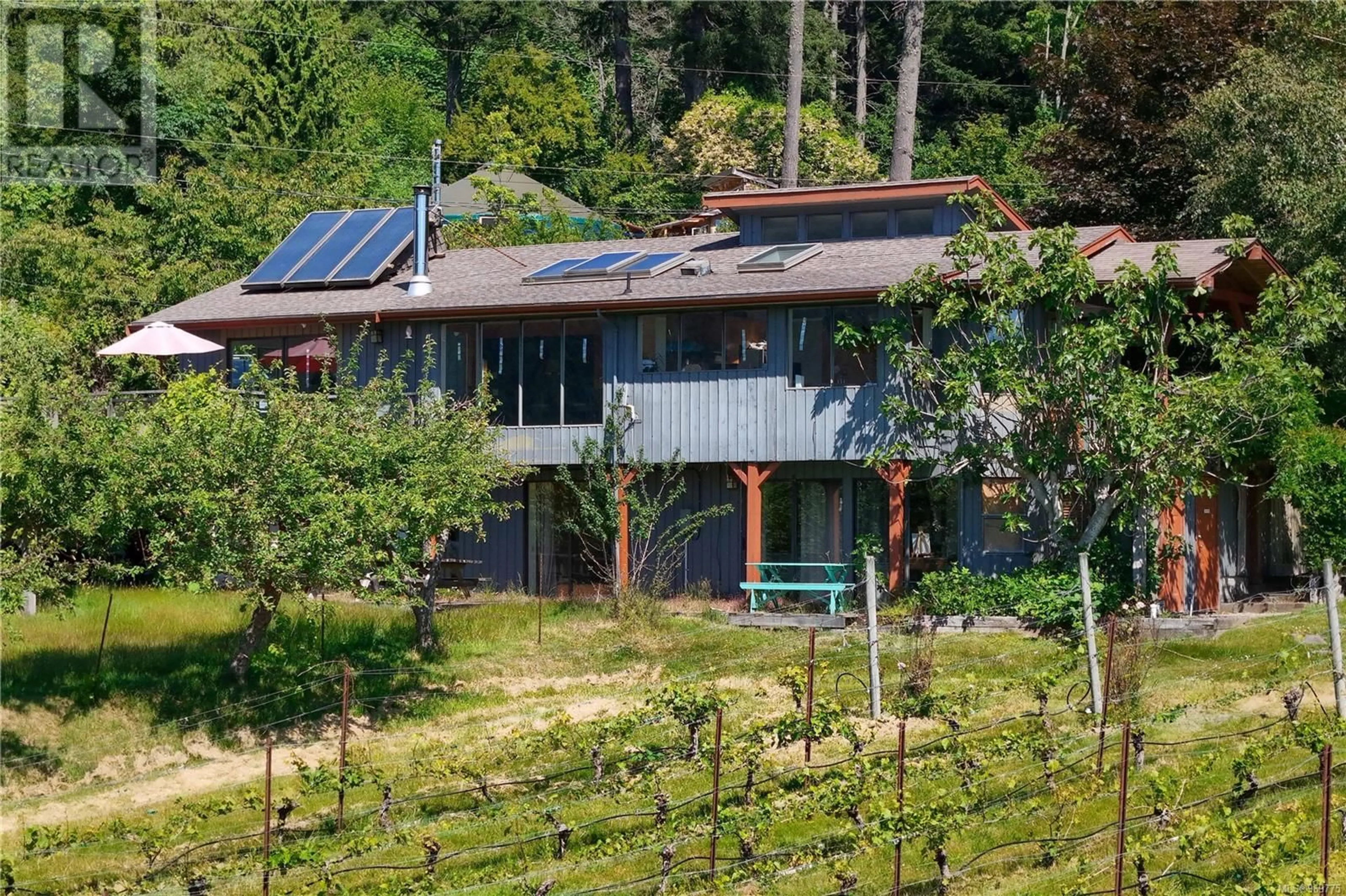 A pic from outside/outdoor area/front of a property/back of a property/a pic from drone, unknown for 151 LEE ROAD, Salt Spring British Columbia V8K2A5