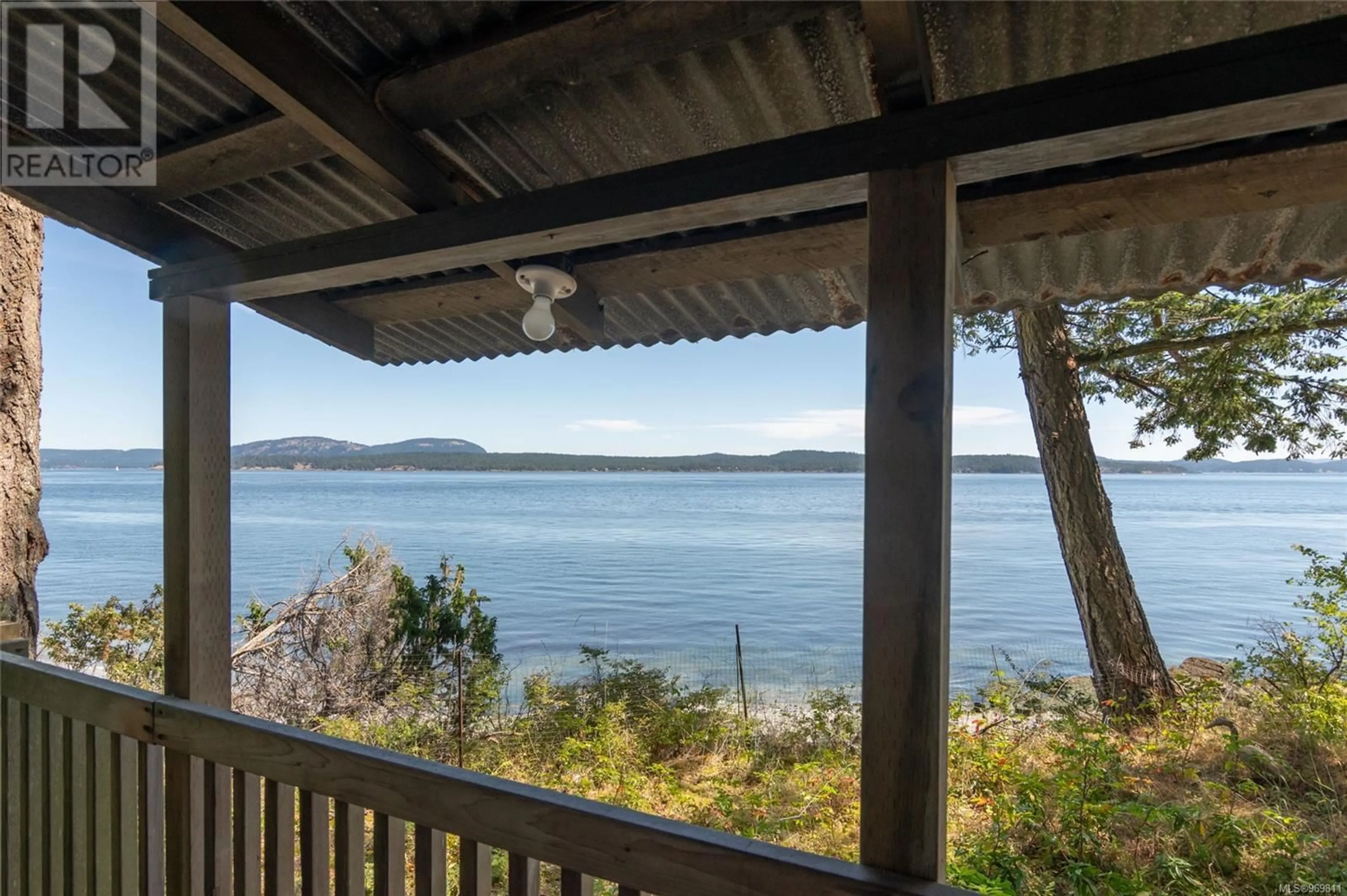 Patio, cottage for 105 Cusheon Pl, Salt Spring British Columbia V8K2E2