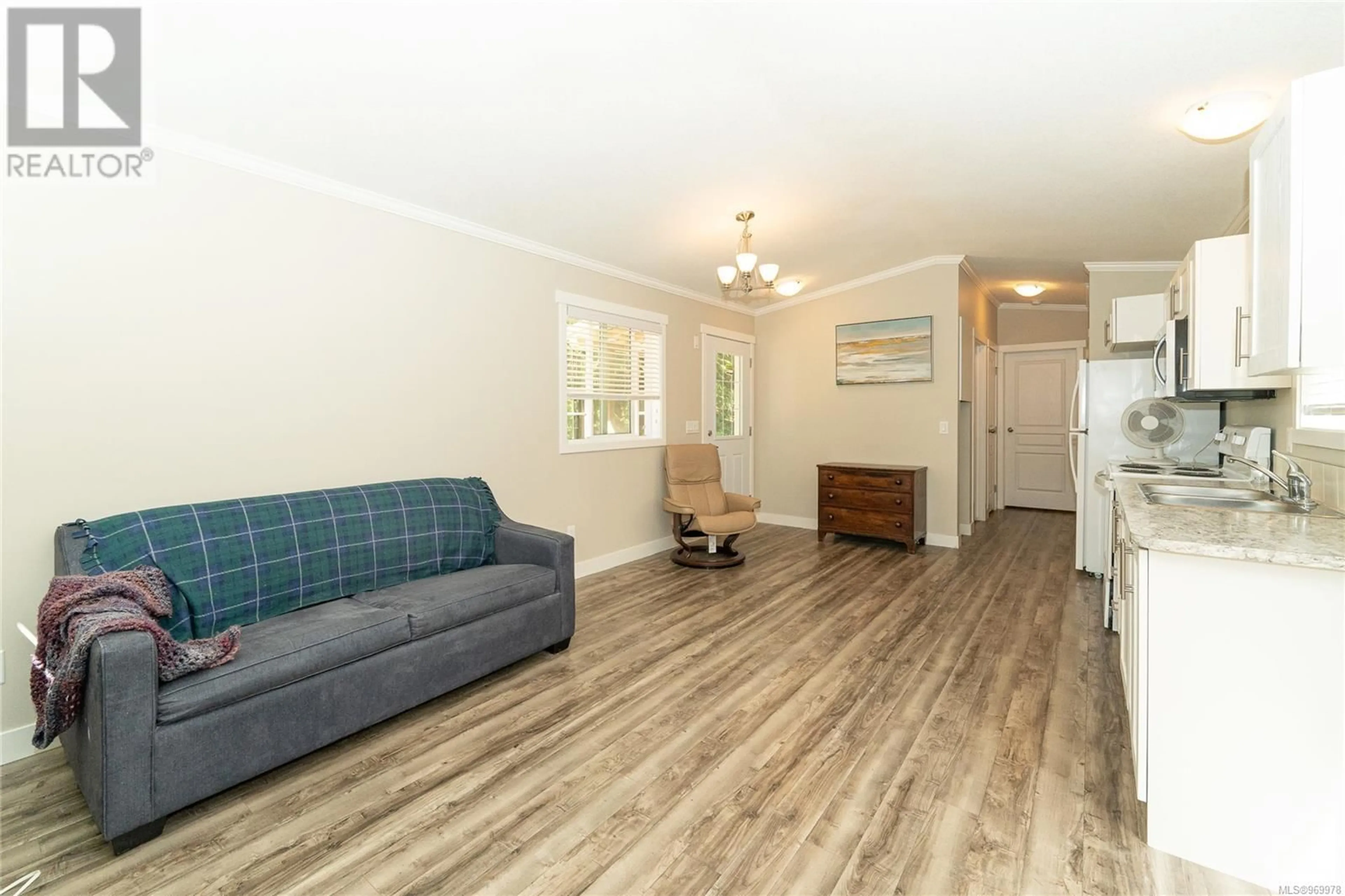 Living room with furniture, wood/laminate floor for 126 Pilkey Point Rd, Thetis Island British Columbia V0R2Y0