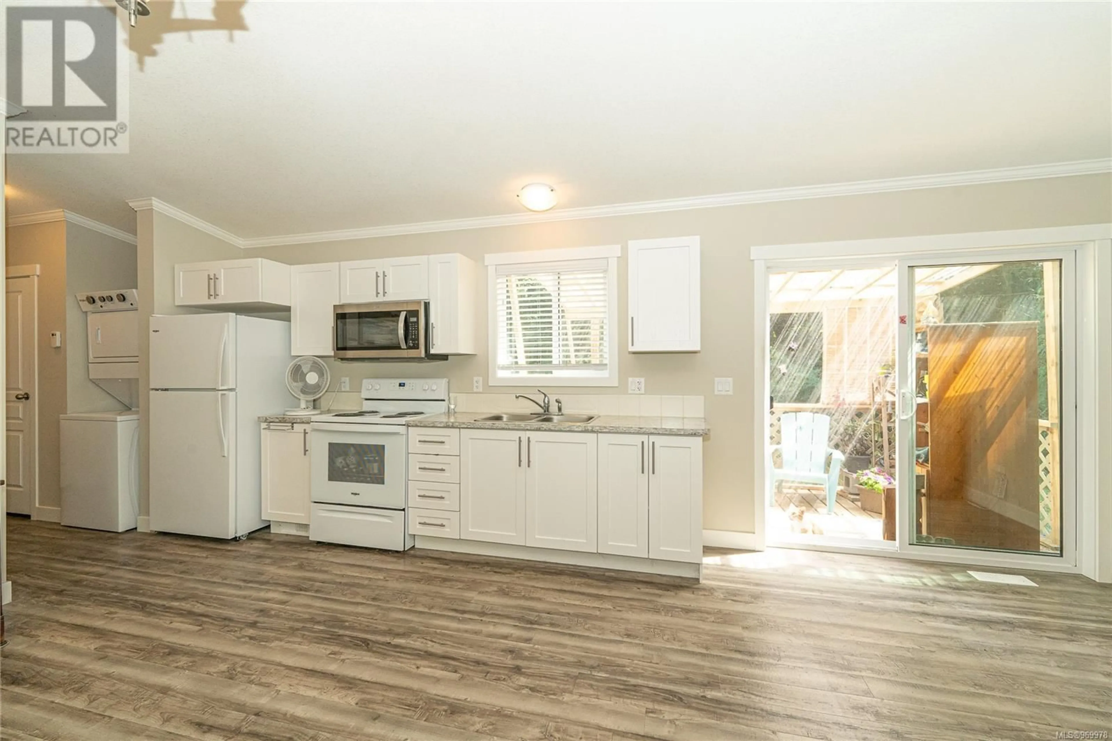 Open concept kitchen, unknown for 126 Pilkey Point Rd, Thetis Island British Columbia V0R2Y0