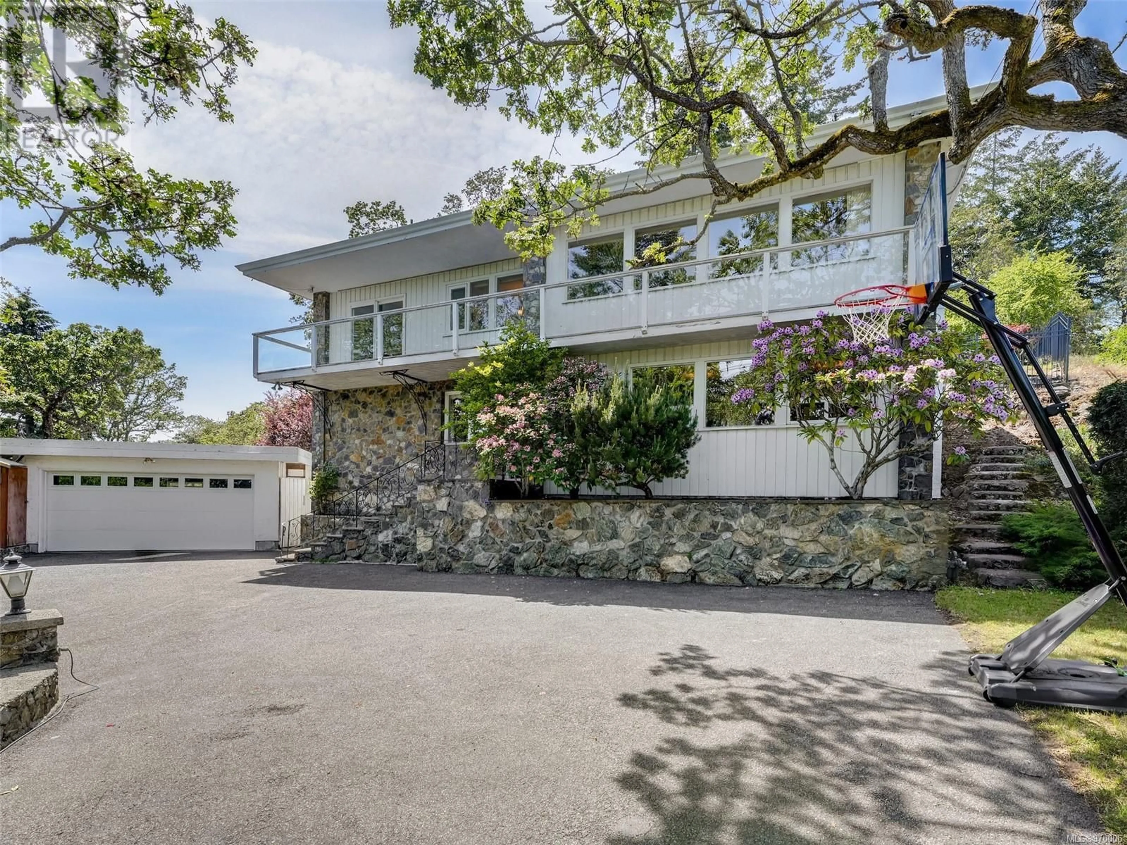 Outside view for 3516 Plymouth Rd, Oak Bay British Columbia V8P4X4