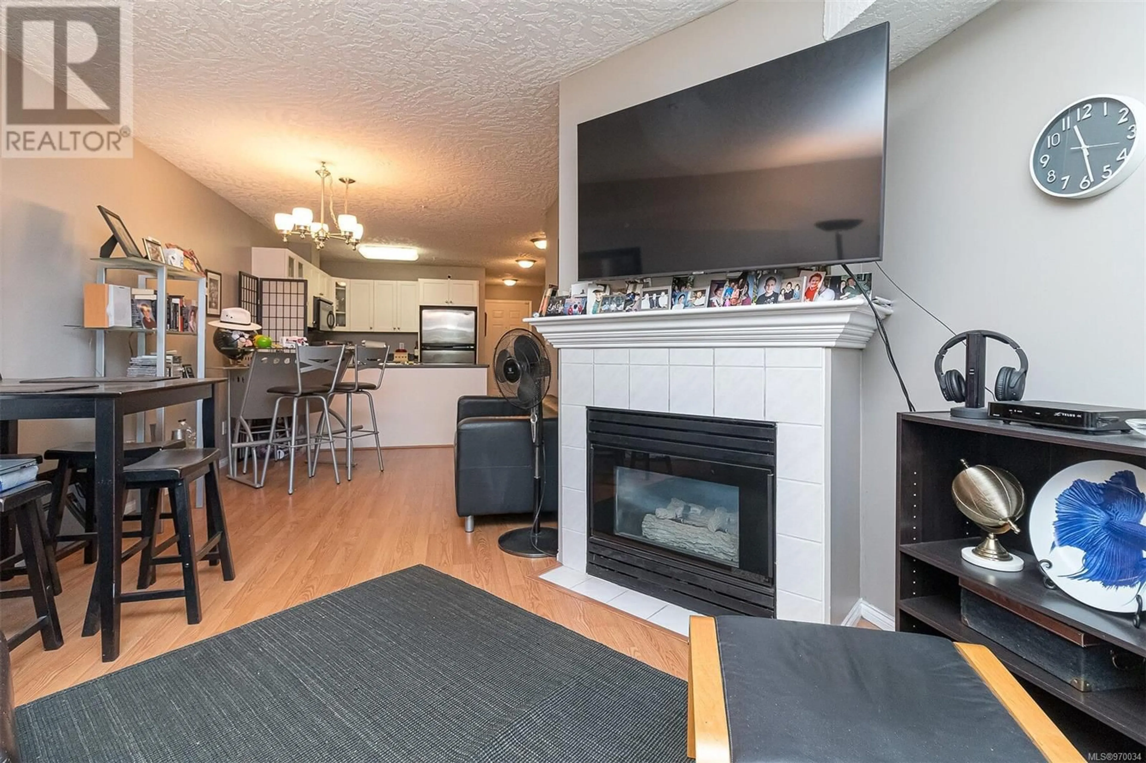 Living room for 110 535 Manchester Rd, Victoria British Columbia V8T5J1