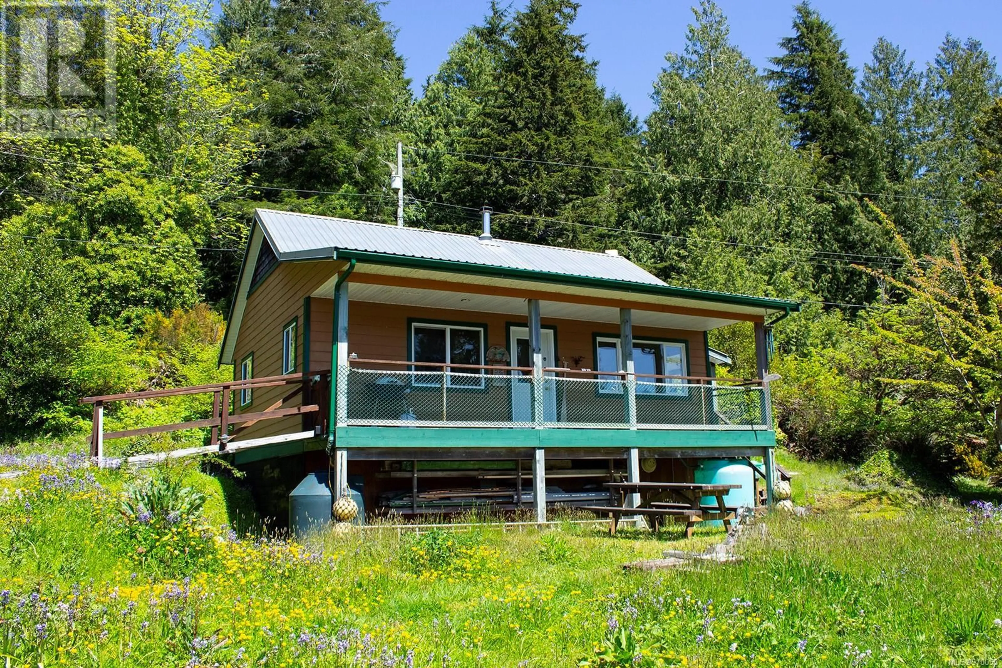 Cottage for 326 Grappler Rd, Bamfield British Columbia V0R1B0