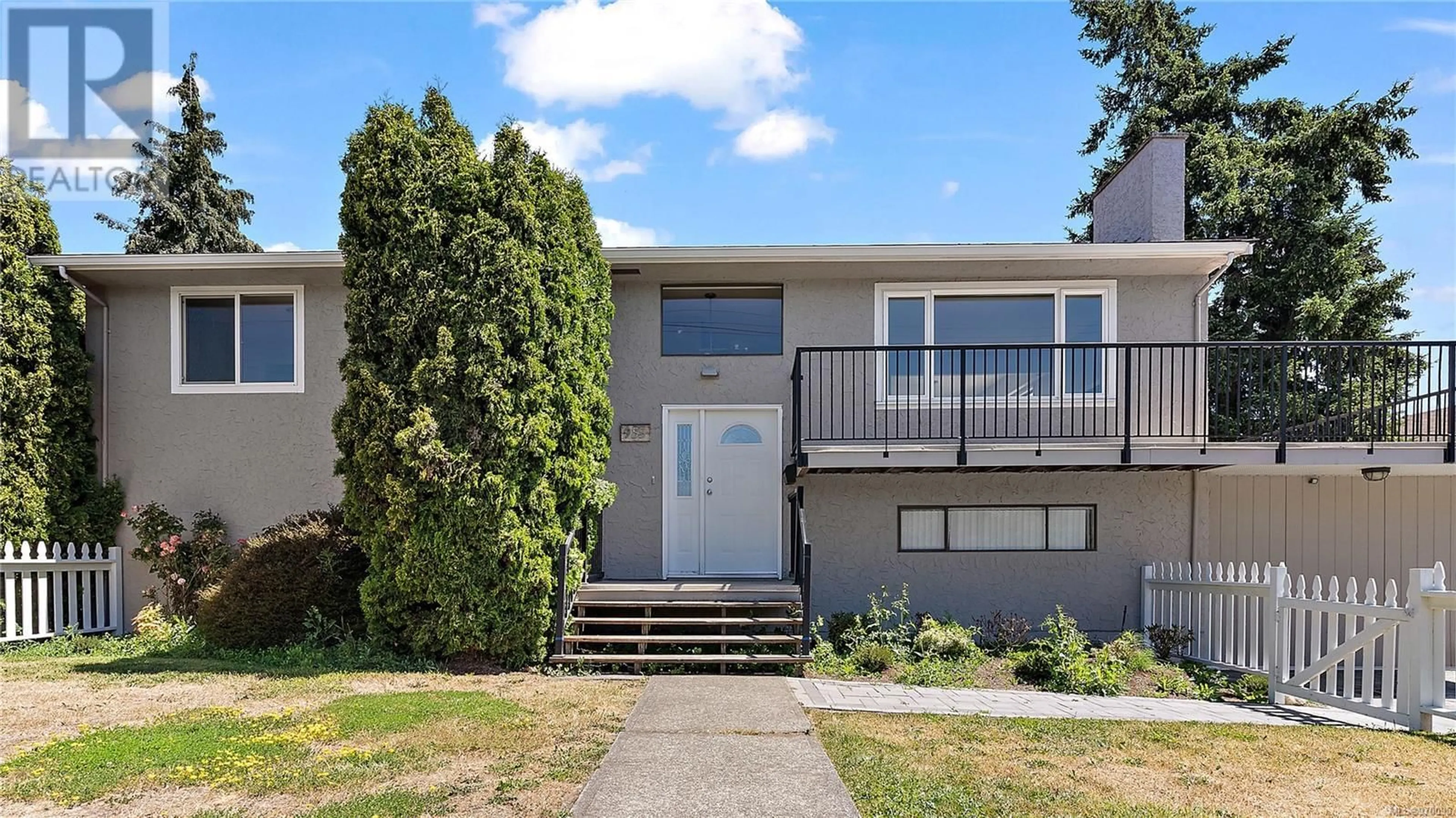 Frontside or backside of a home for 955 Hereward Rd, Victoria British Columbia V9A4E1