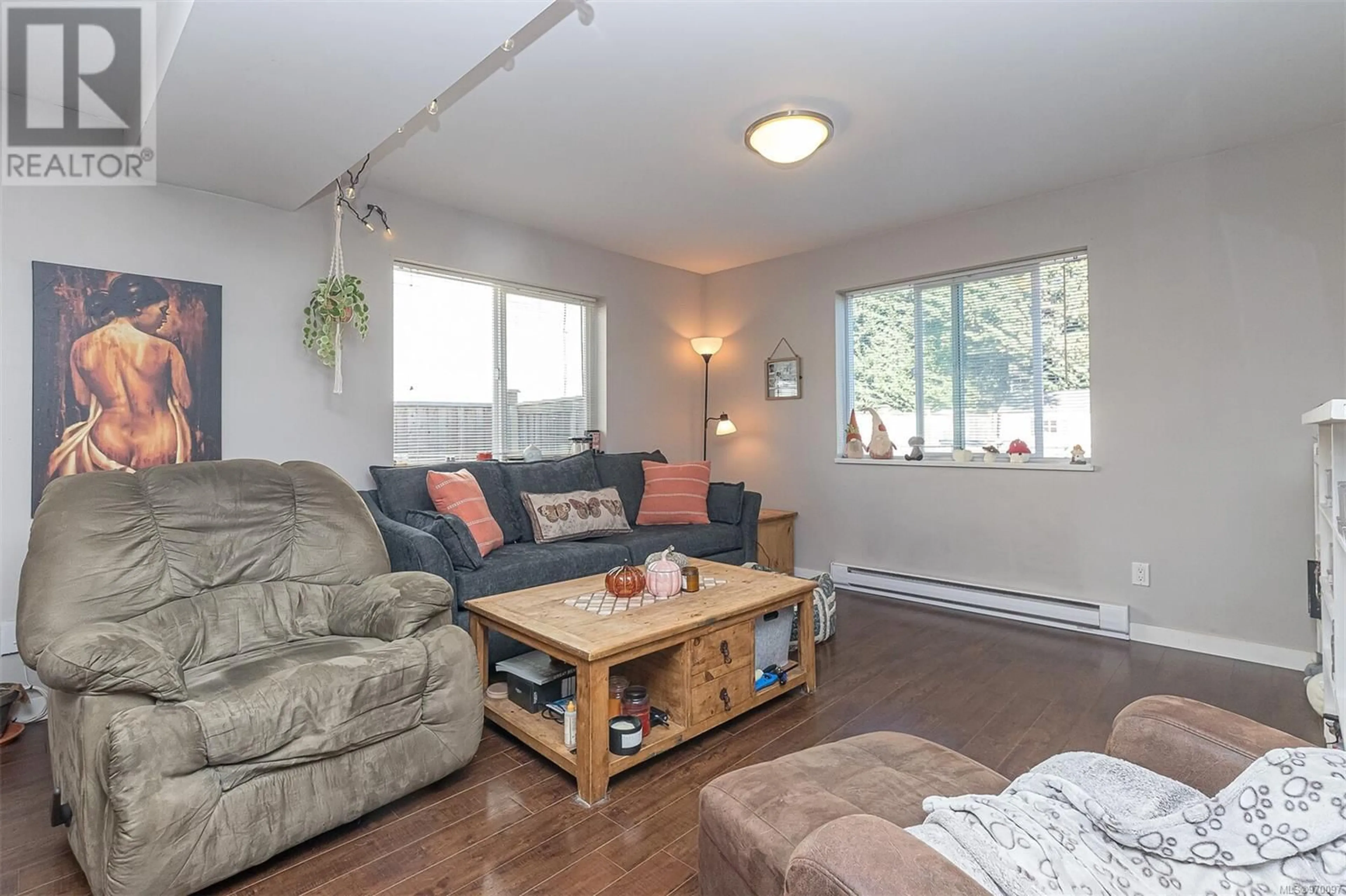 Living room for 2826 Sooke Rd, Langford British Columbia V9B4J9