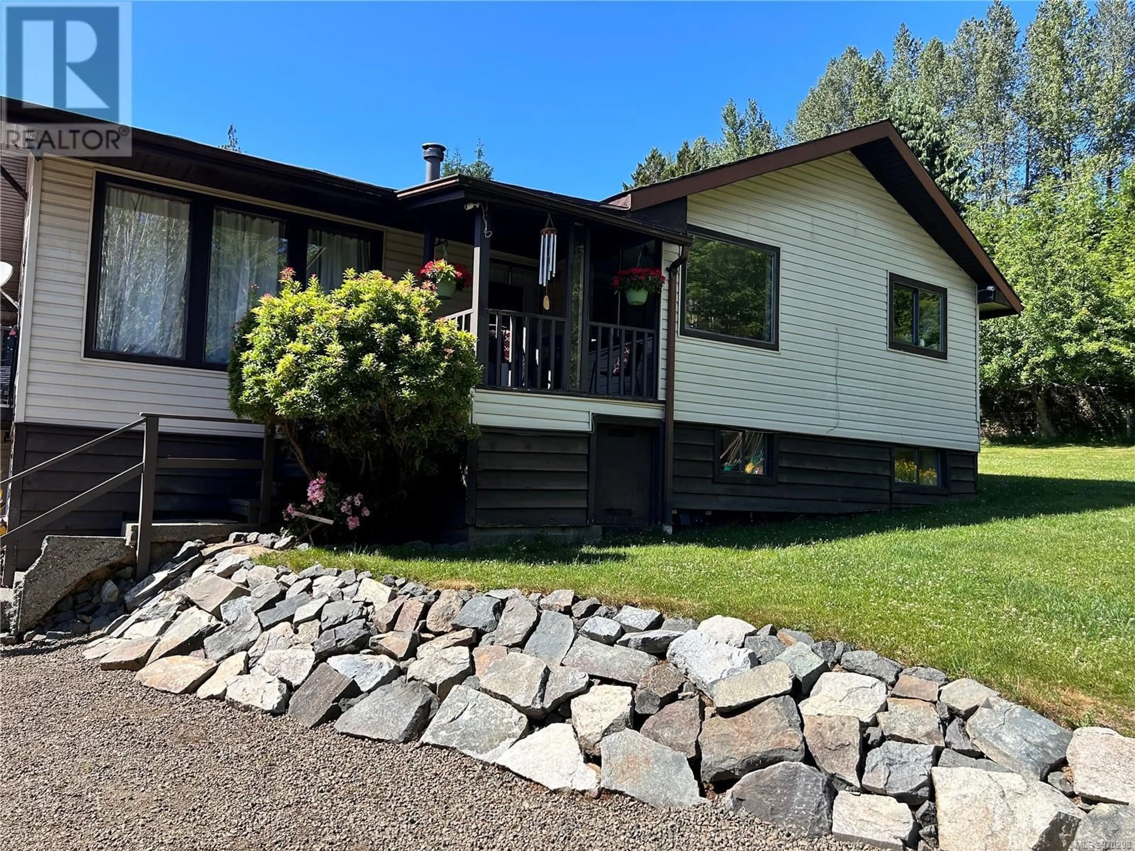 Home with vinyl exterior material, street for 973 ISLAND HIGHWAY, Sayward British Columbia V0P1R0