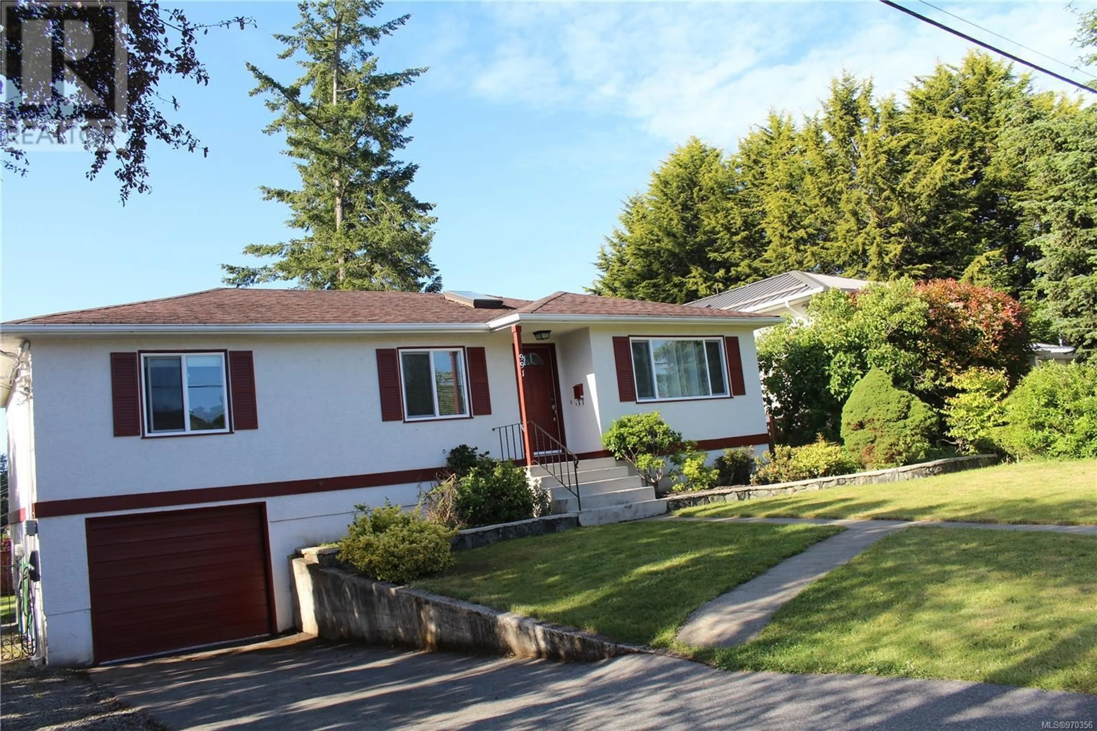 Frontside or backside of a home for 991 Londonderry Rd, Saanich British Columbia V8X3K3
