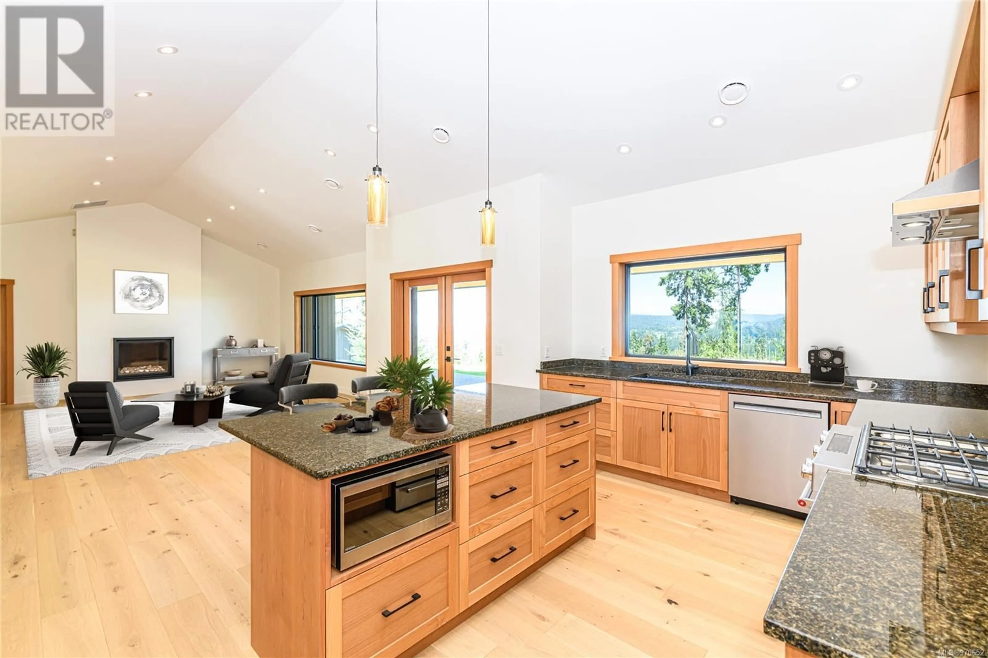 Open concept kitchen, wood/laminate floor for 163 Southern Way, Salt Spring British Columbia V8K2Y1