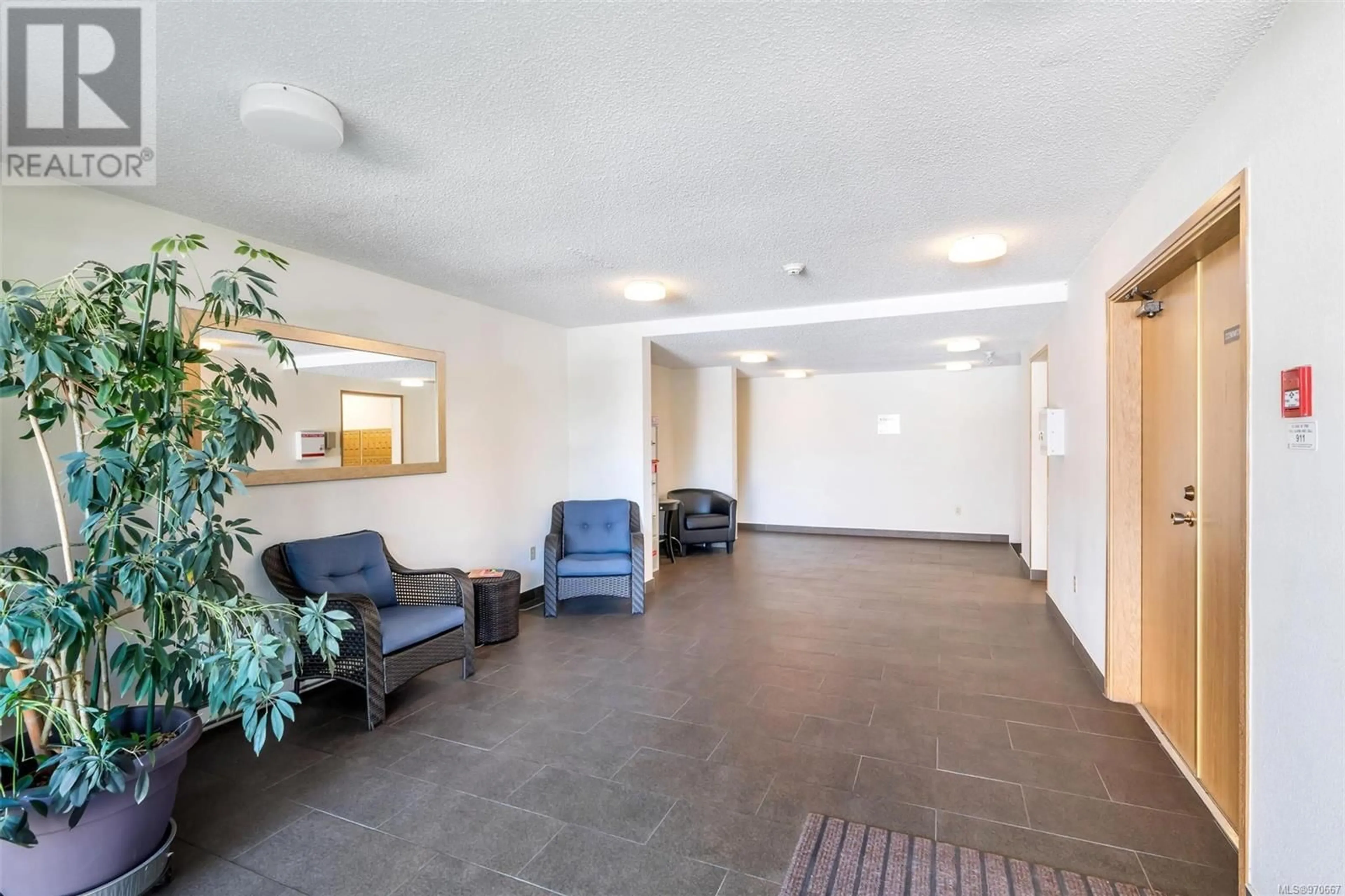 Indoor lobby for 319 3255 Glasgow Ave, Saanich British Columbia V8X4S4