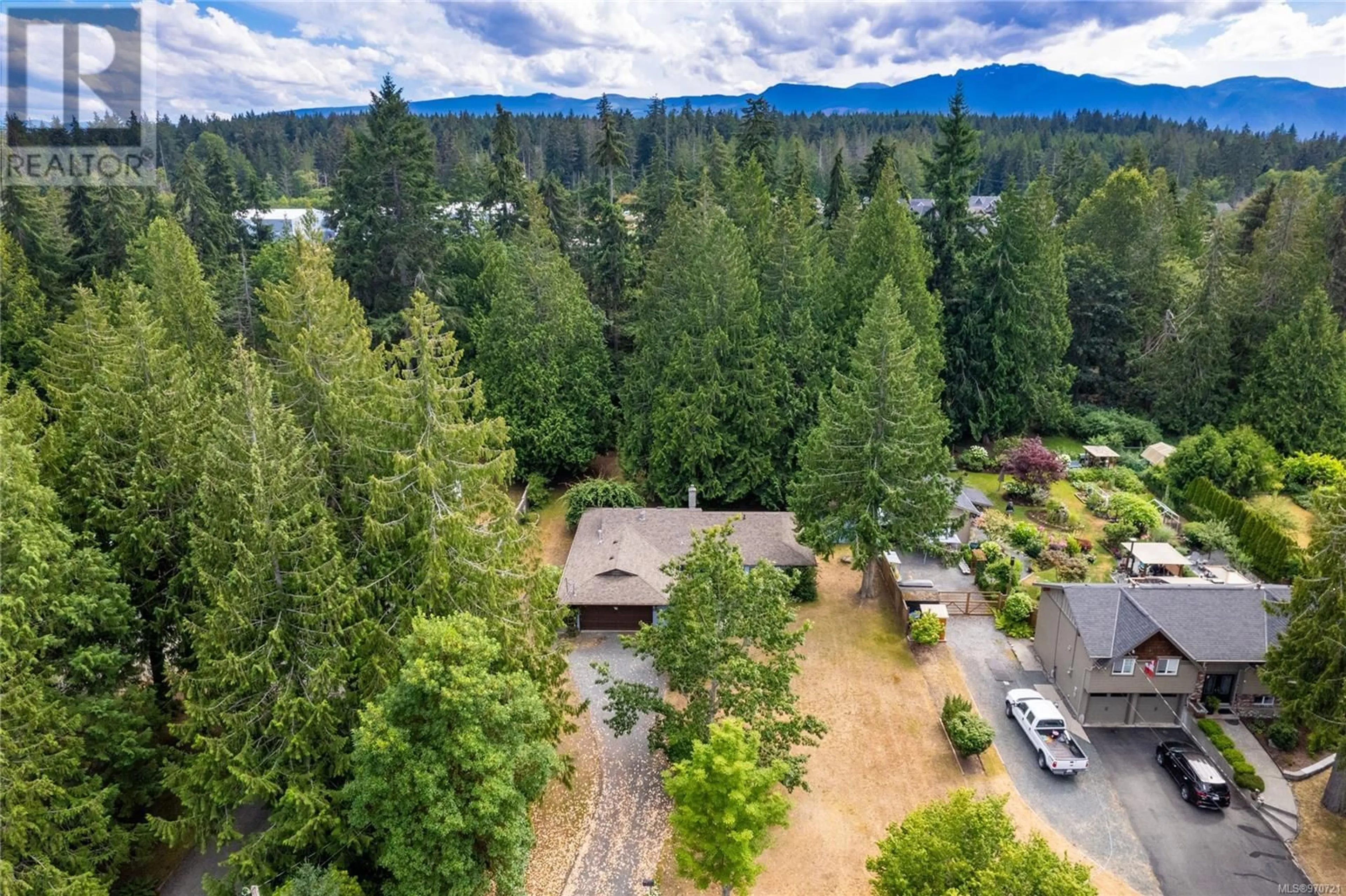 Fenced yard for 796 Canyon Crescent Rd, Qualicum Beach British Columbia V9K1L4