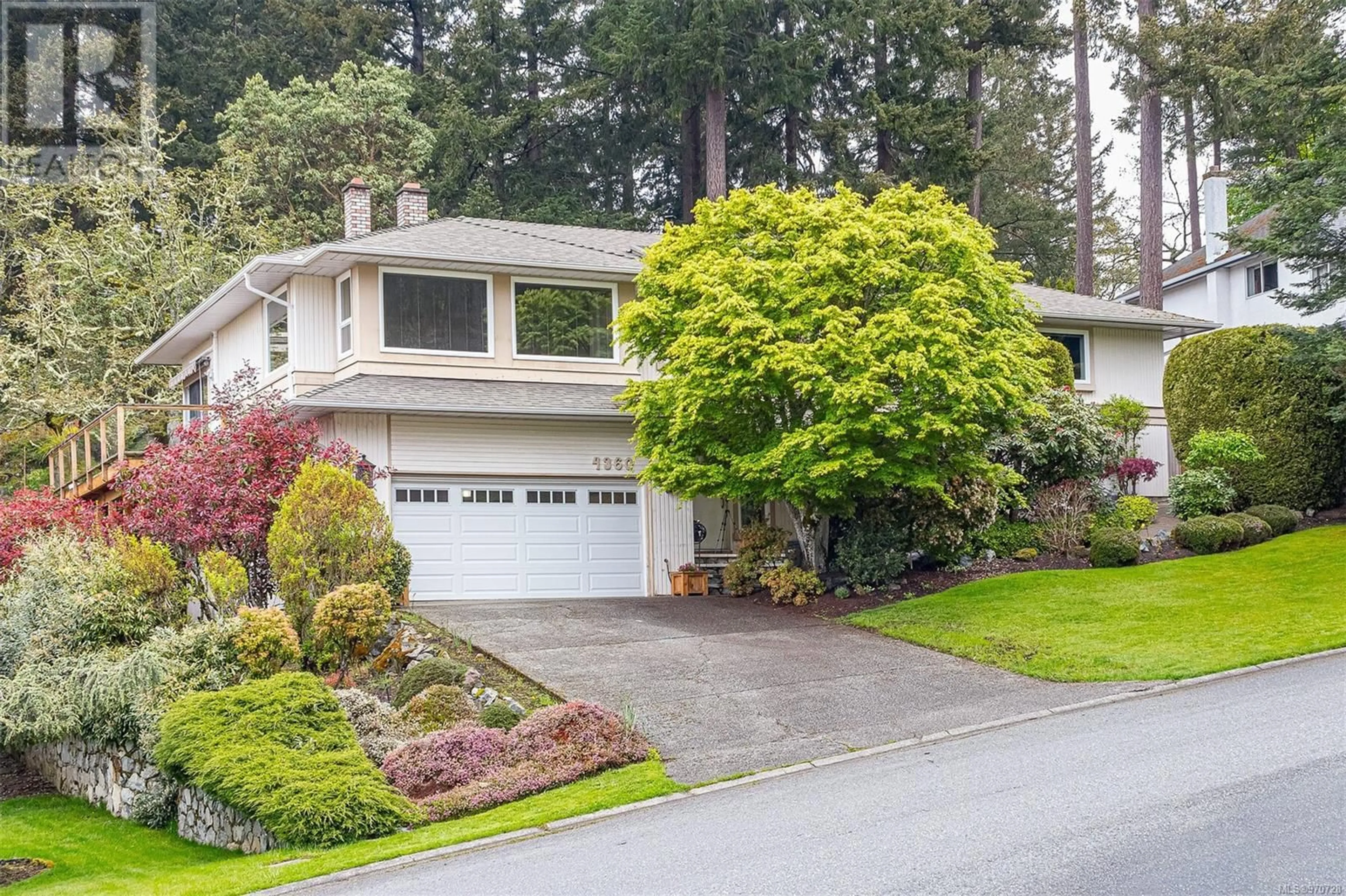 Frontside or backside of a home for 4360 Parkwood Terr, Saanich British Columbia V8X5B3