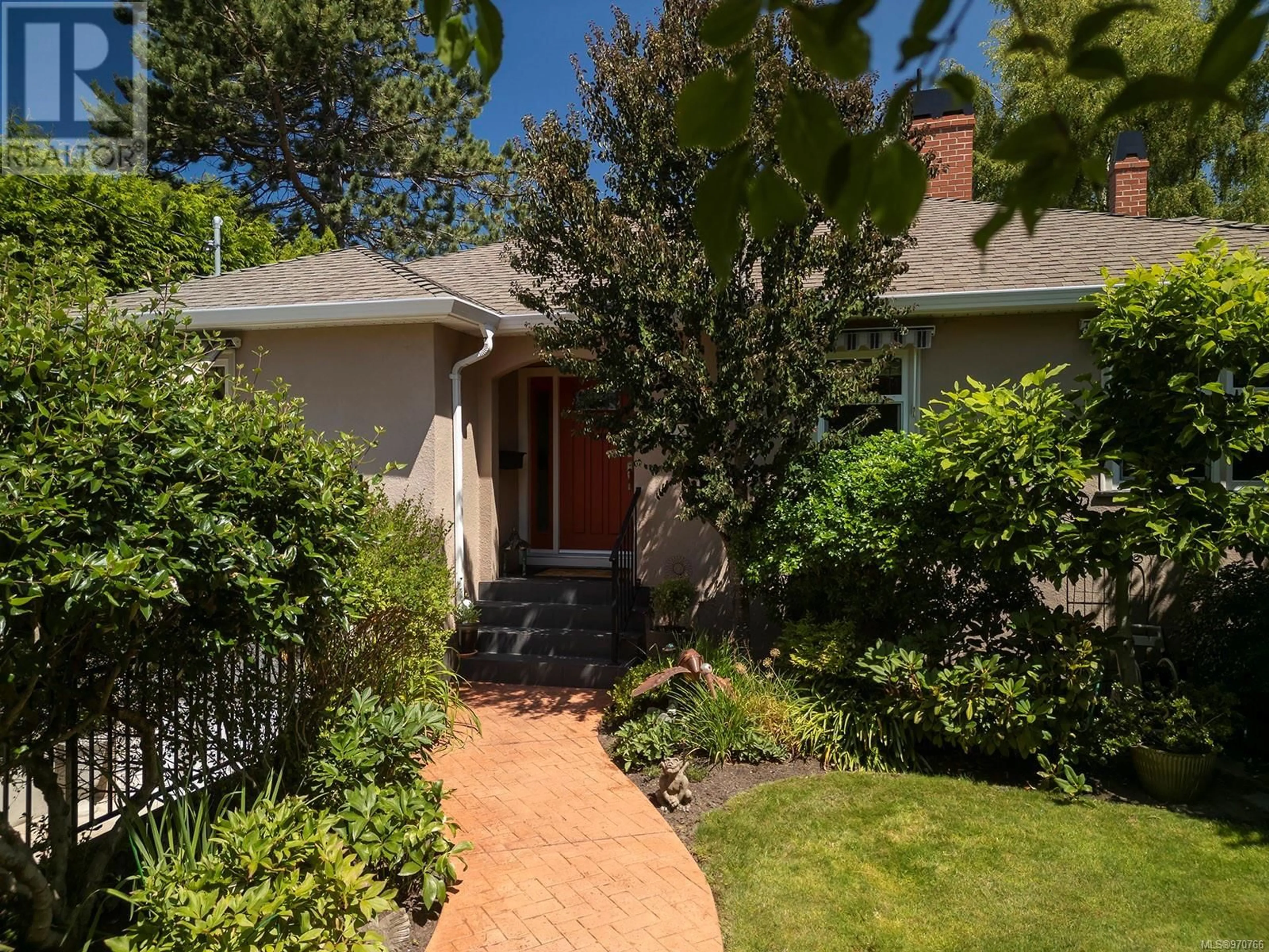 Frontside or backside of a home for 2642 Dalhousie St, Oak Bay British Columbia V8R2H9