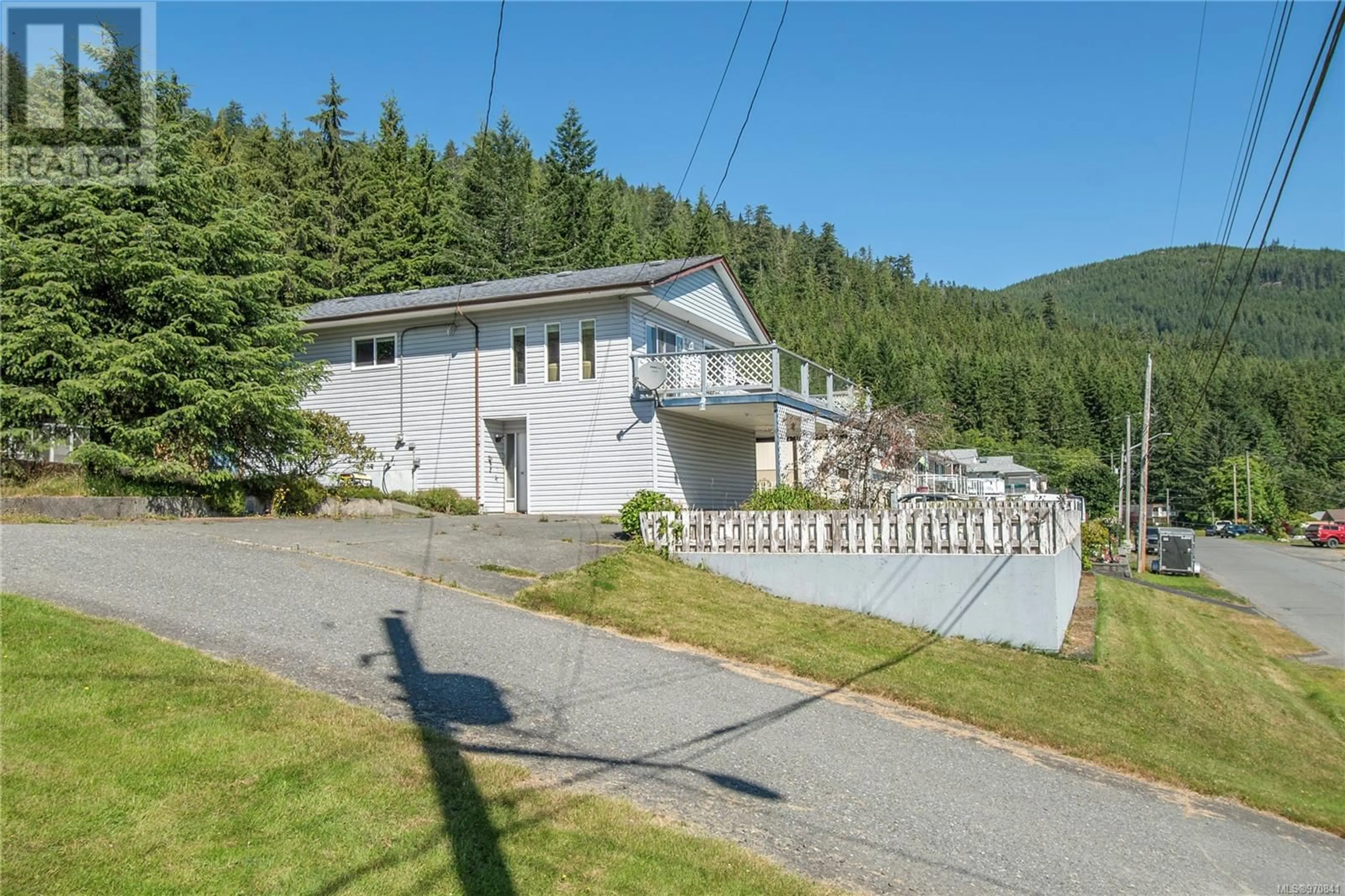 A pic from outside/outdoor area/front of a property/back of a property/a pic from drone, unknown for 490 MACMILLAN Dr, Sayward British Columbia V0P1R0