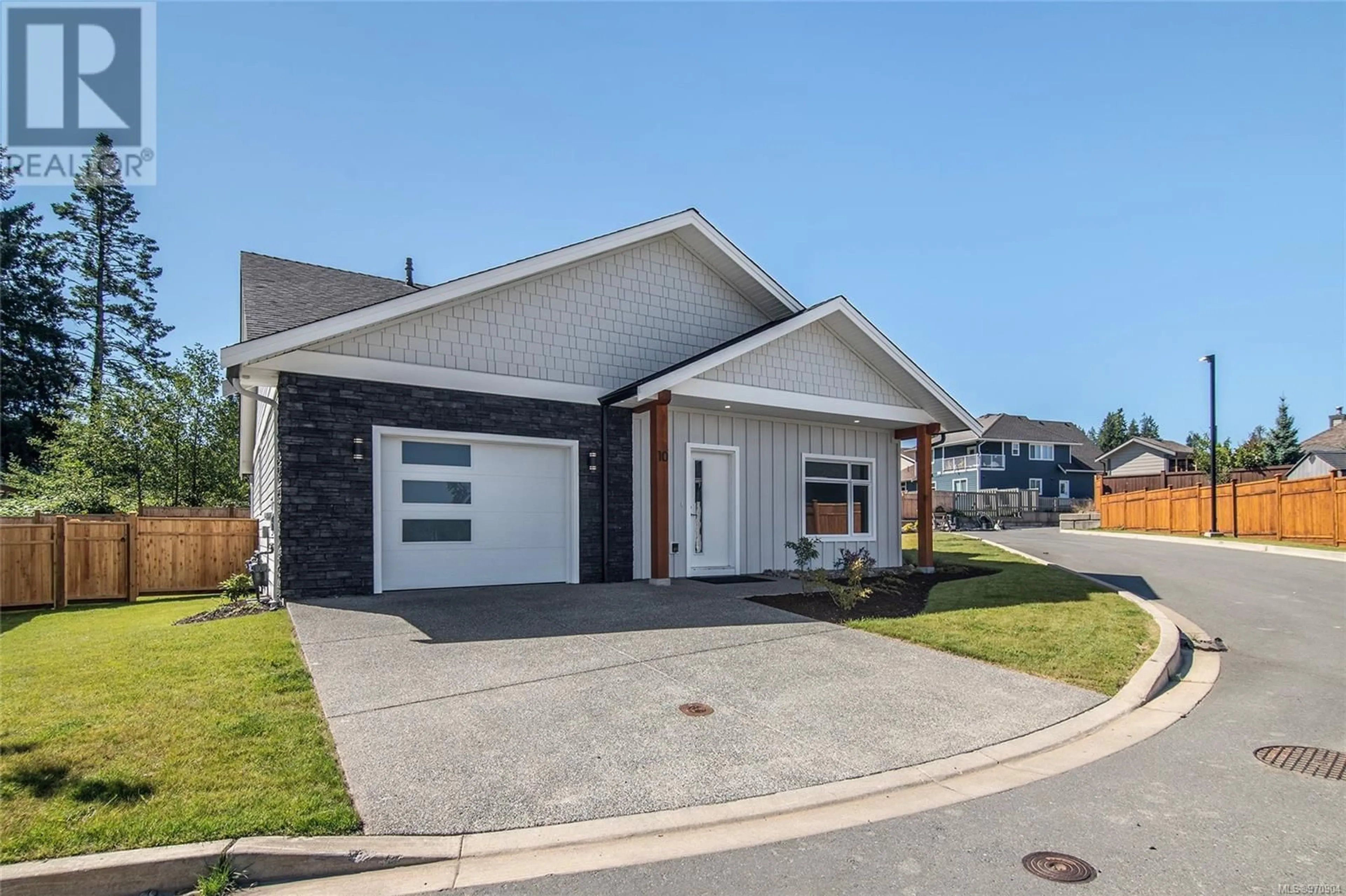 Frontside or backside of a home for 10 1580 Glen Eagle Dr, Campbell River British Columbia V9W0B3