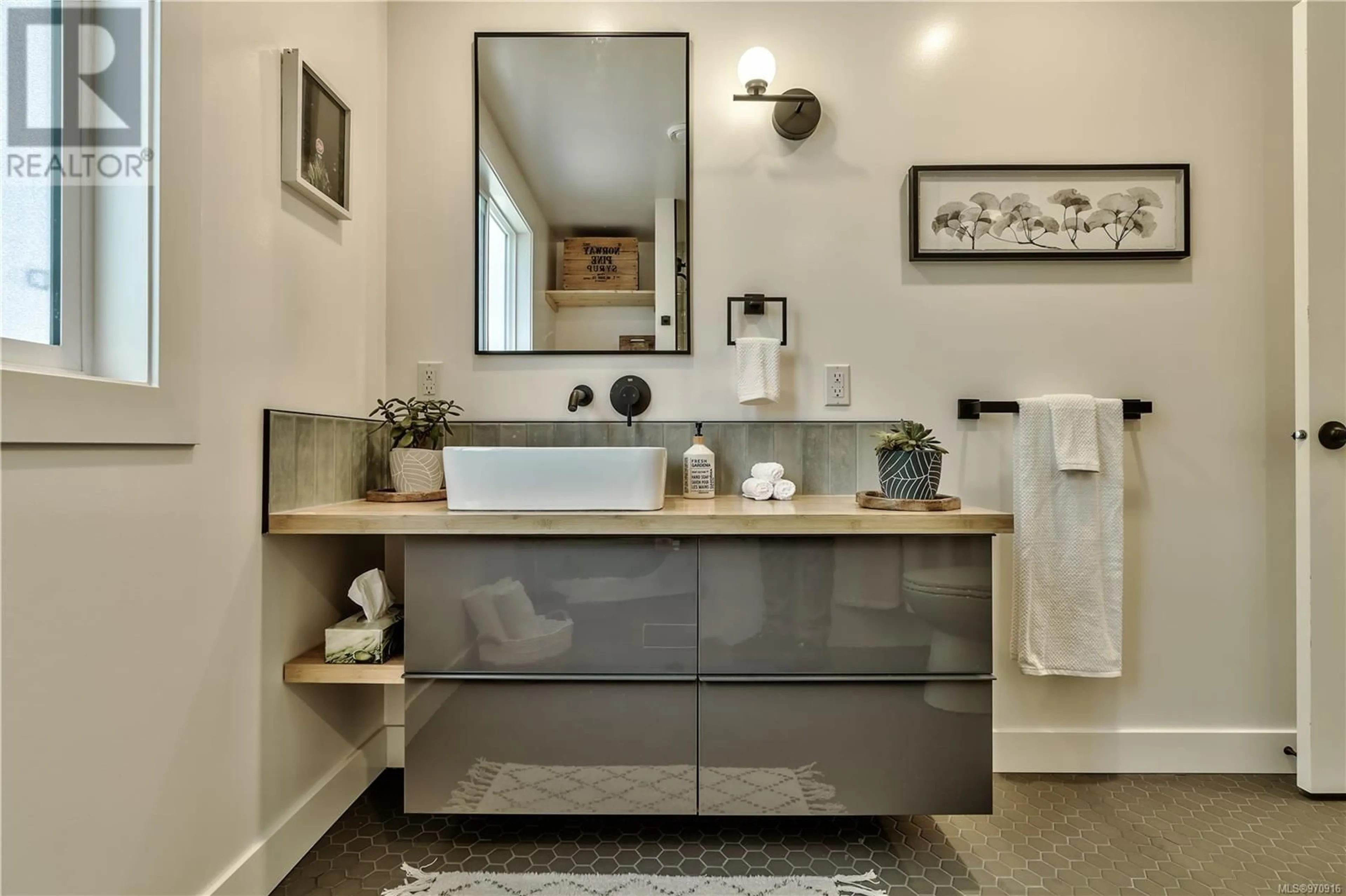 Contemporary bathroom, ceramic/tile floor for 2965 Leon Rd, Qualicum Beach British Columbia V9K2A2