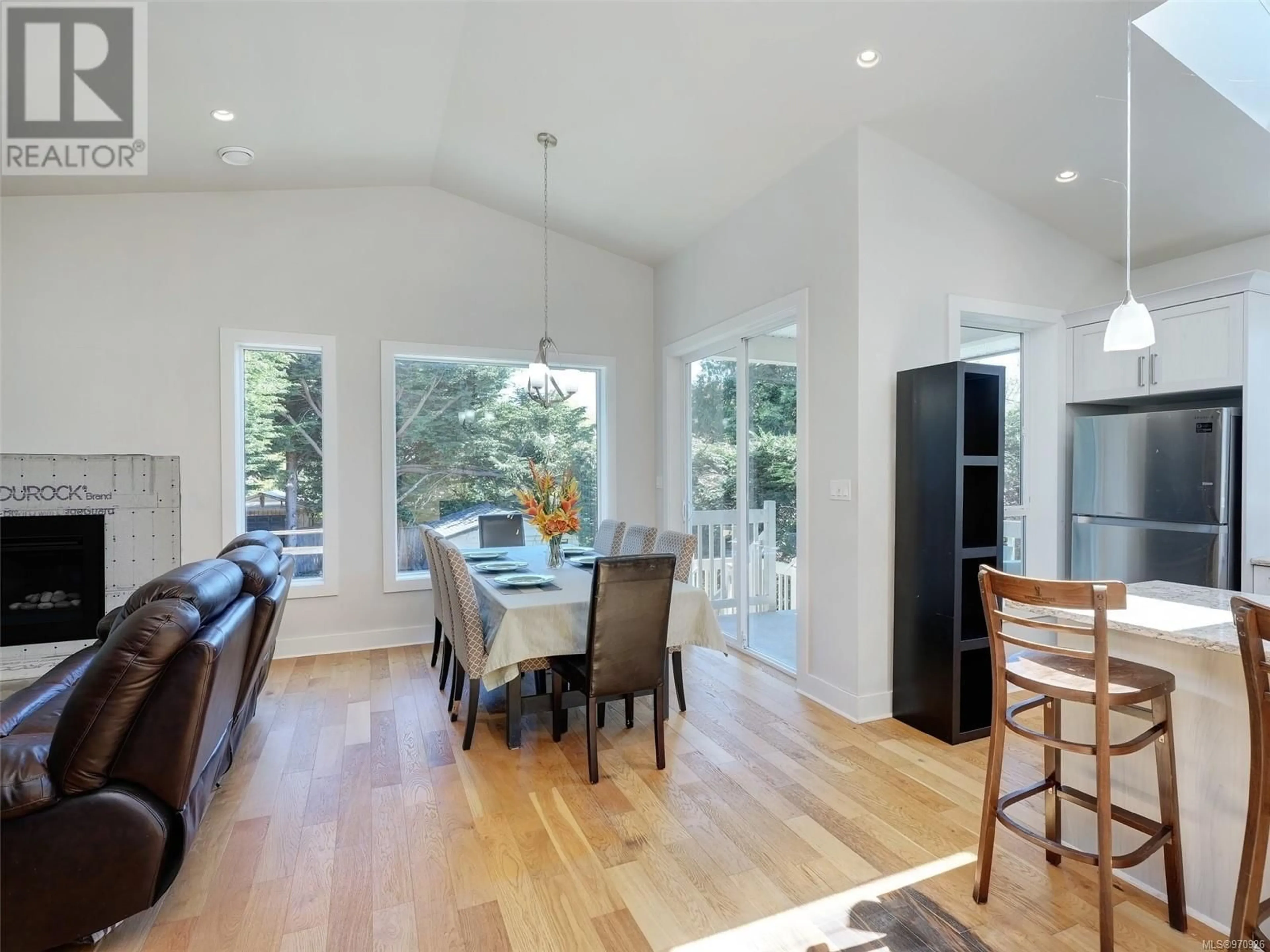 Dining room for 931 Transit Rd, Oak Bay British Columbia V8S4Z7