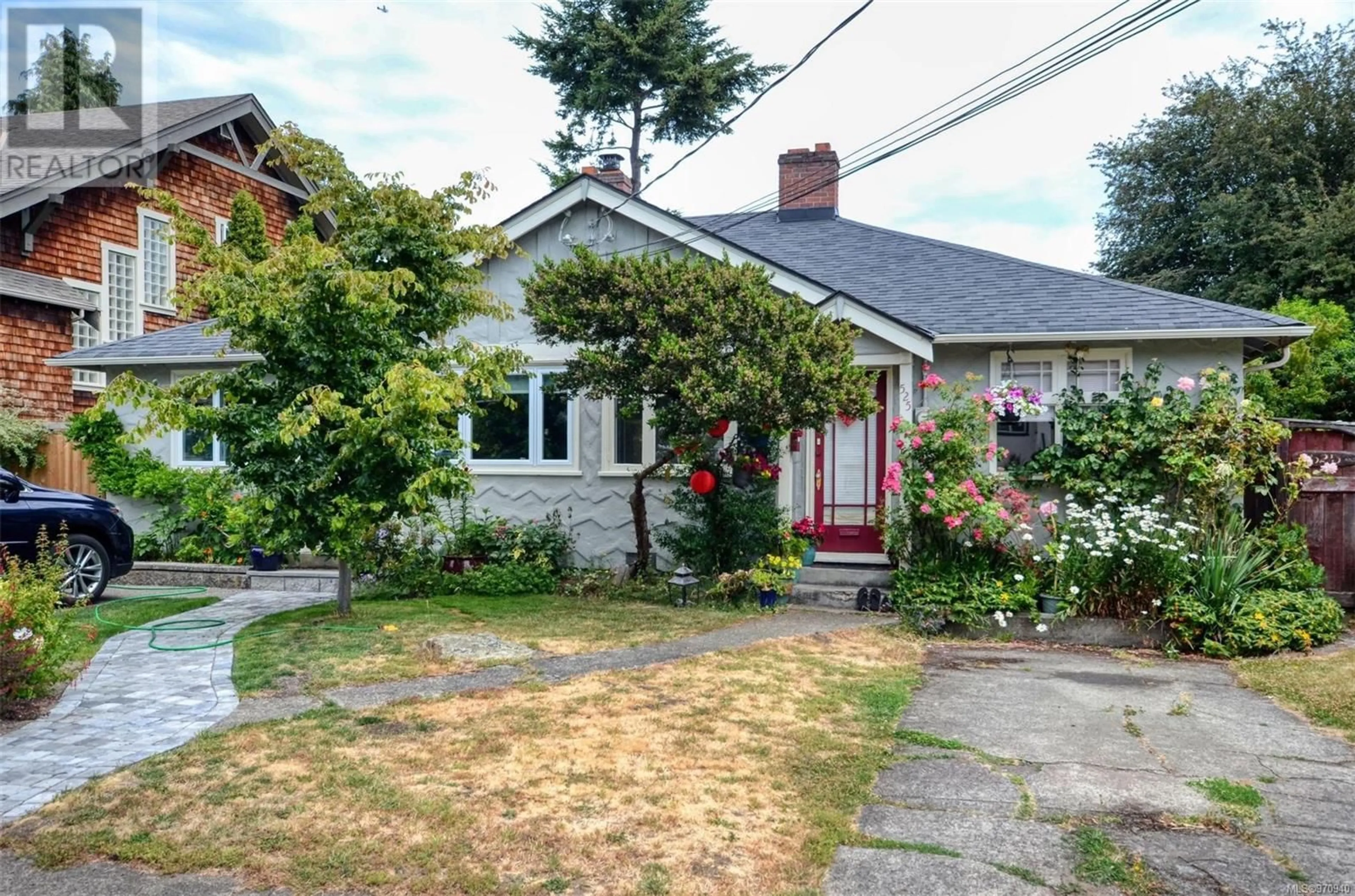 Frontside or backside of a home for 525 Cornwall St, Victoria British Columbia V8V4K9