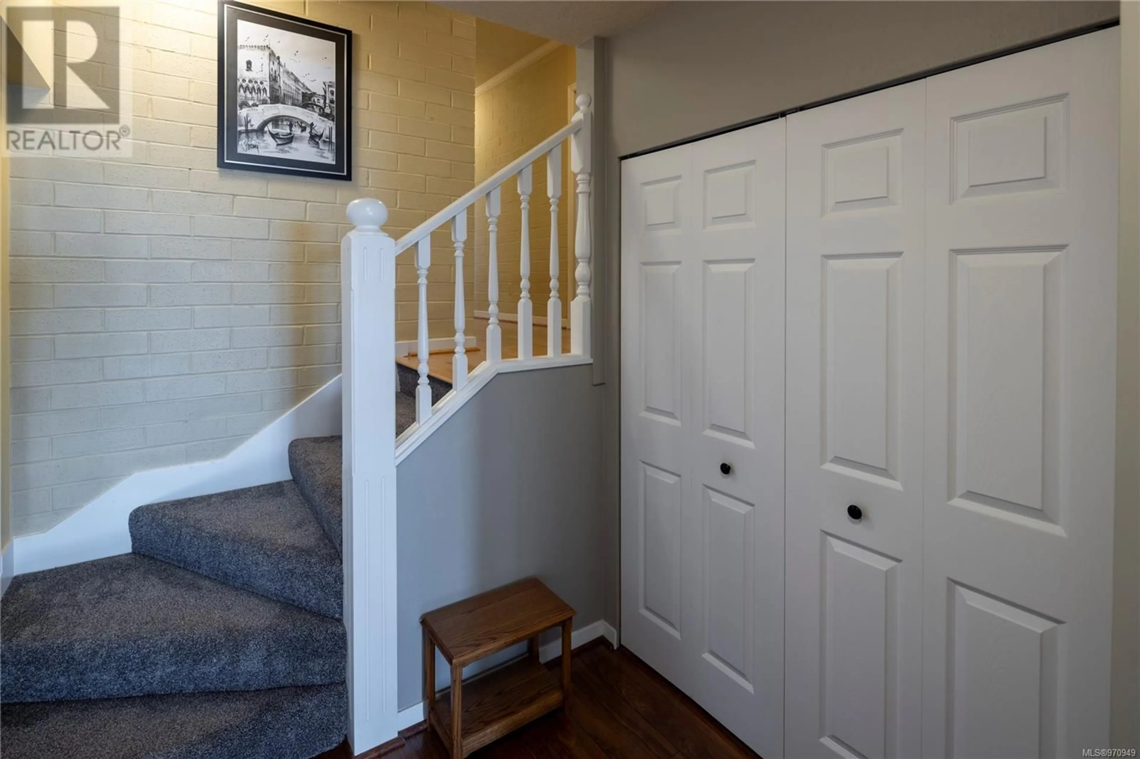 Indoor entryway for B 2612 Thorpe Pl, Oak Bay British Columbia V8R2W4